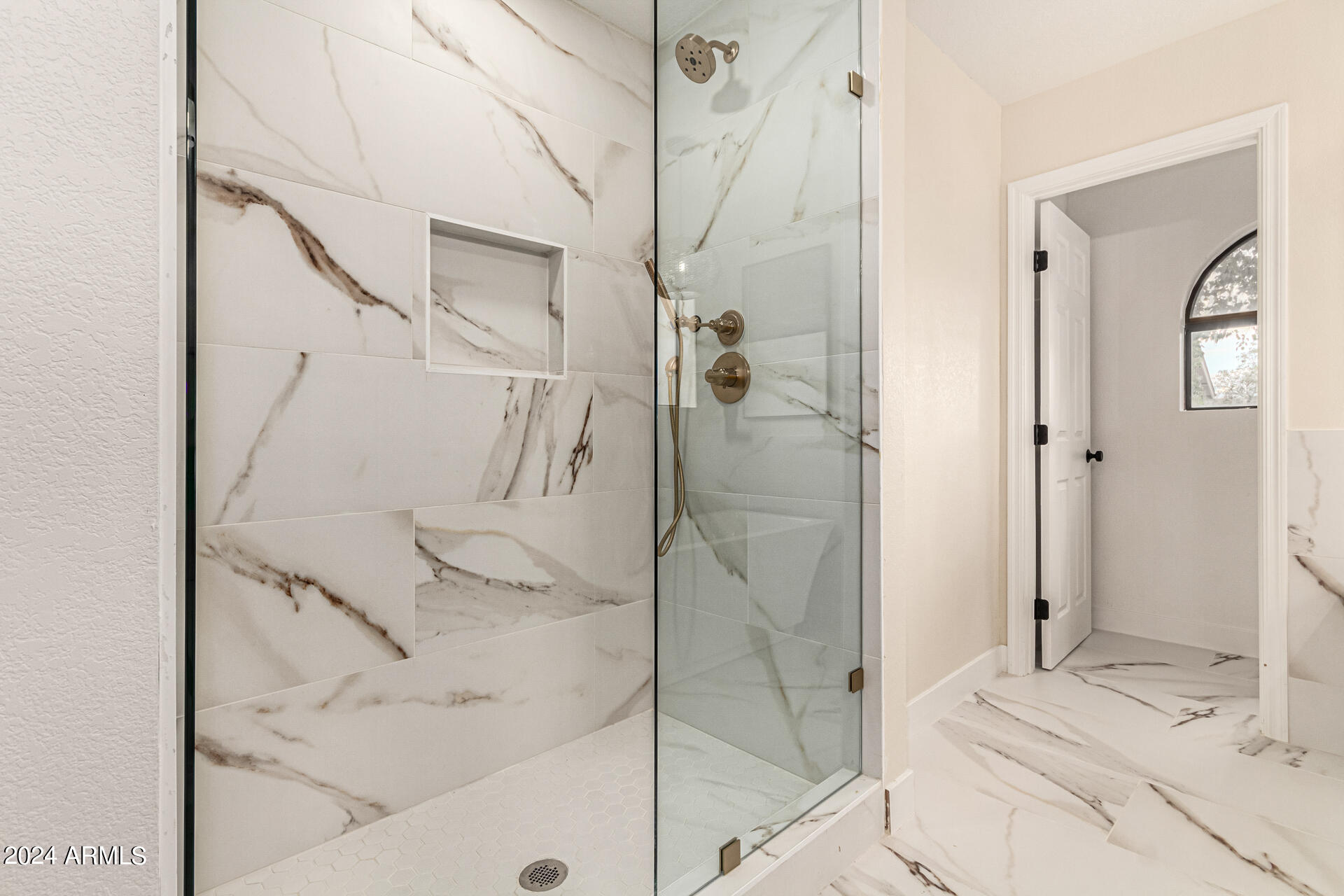 5062 E DECATUR Street