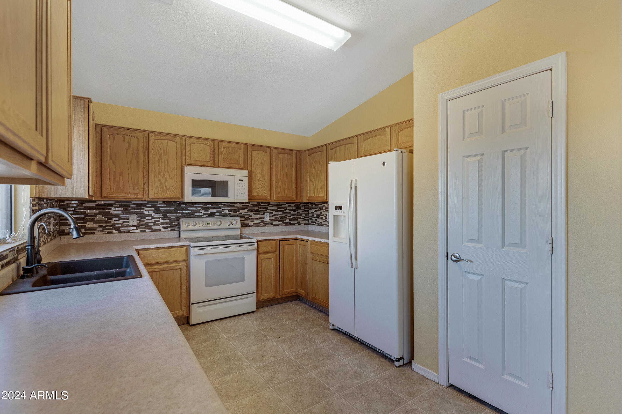 882 E LAMONTE Street