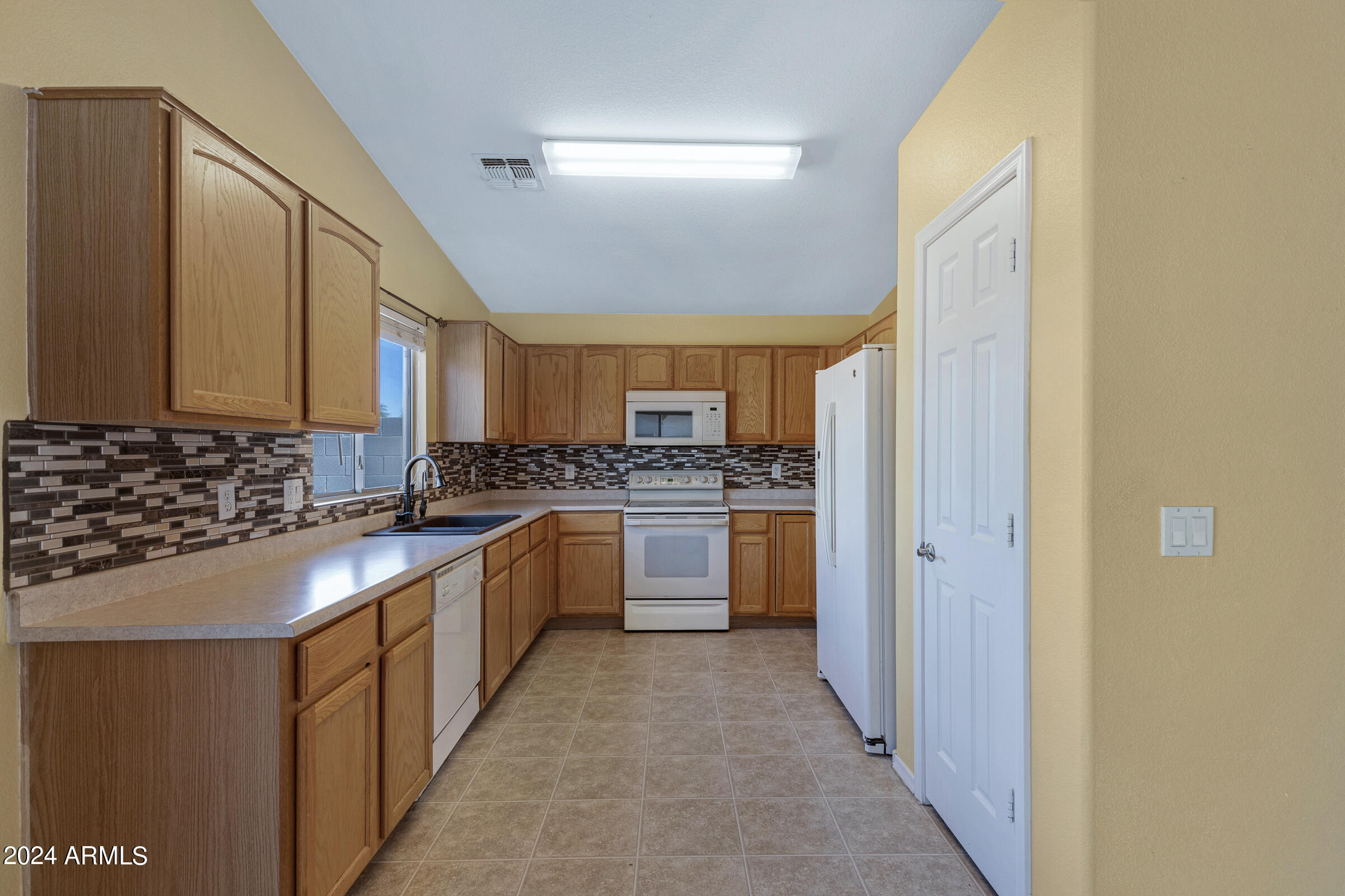 882 E LAMONTE Street