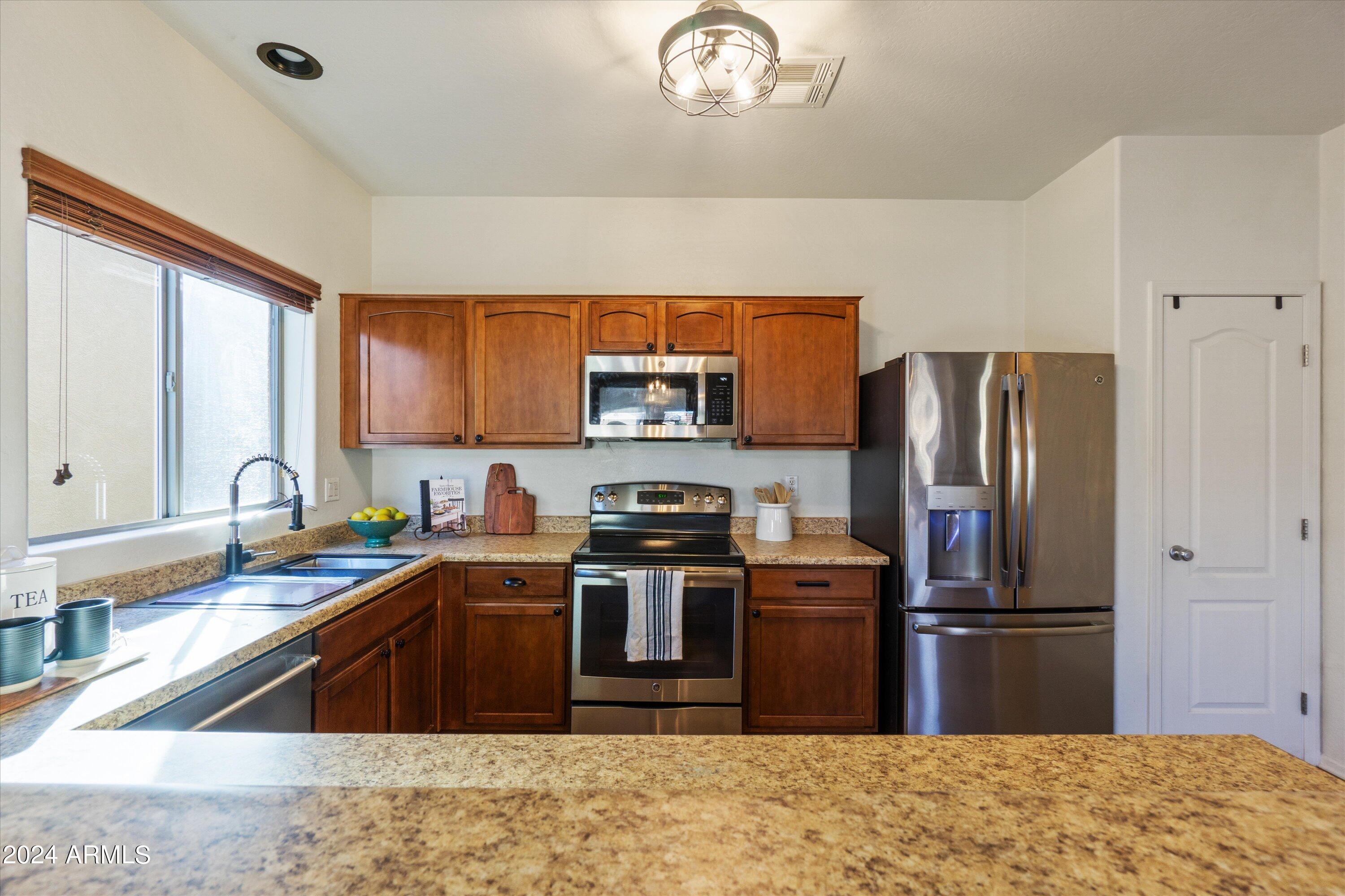 987 S DEERFIELD Lane