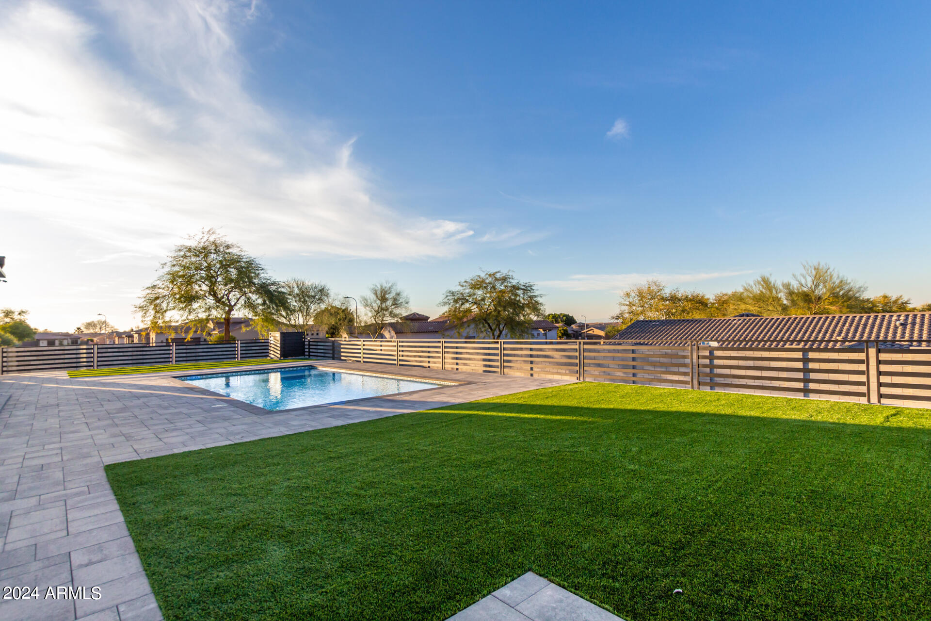 1910 E SOUTH MOUNTAIN Avenue