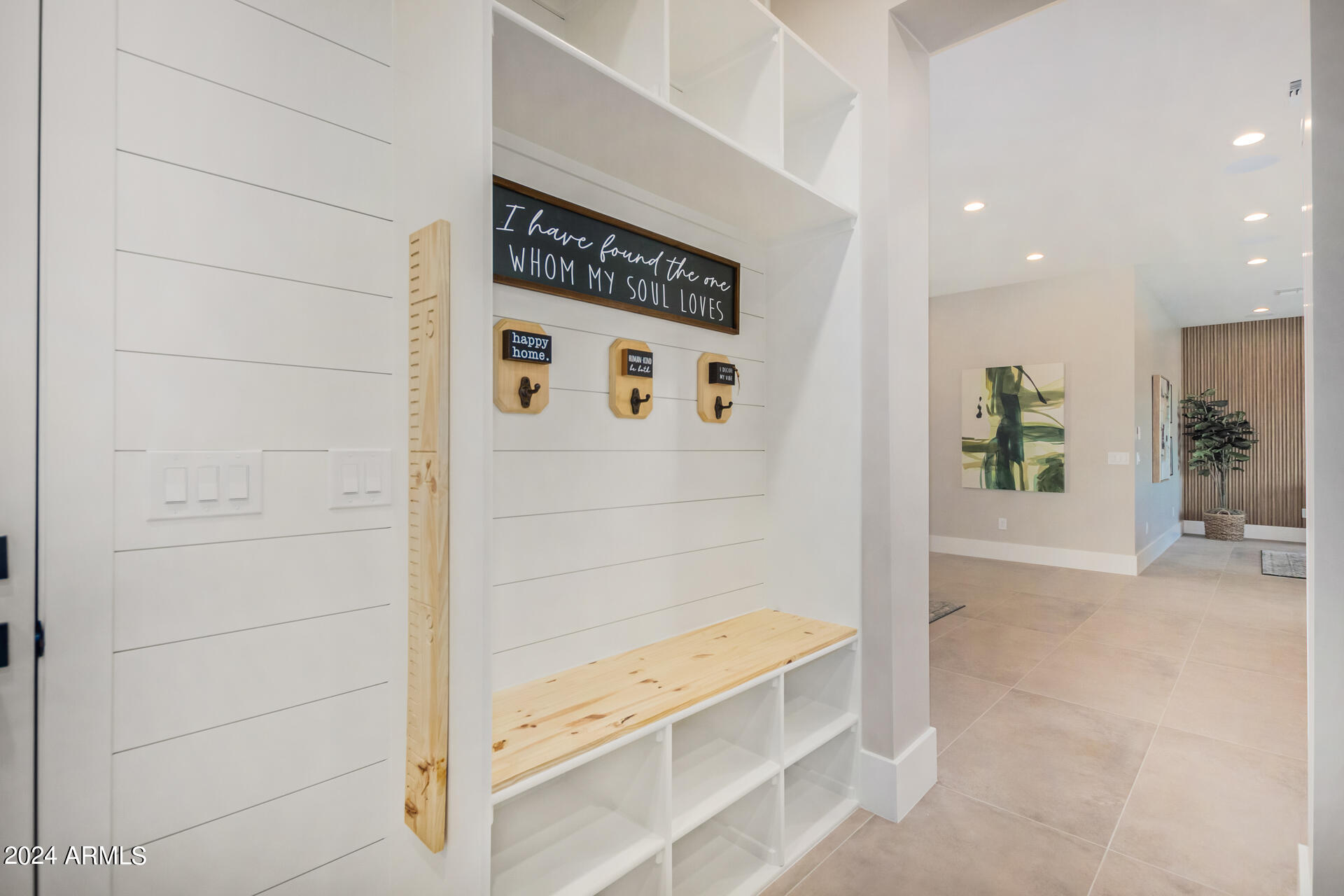 1910 E SOUTH MOUNTAIN Avenue