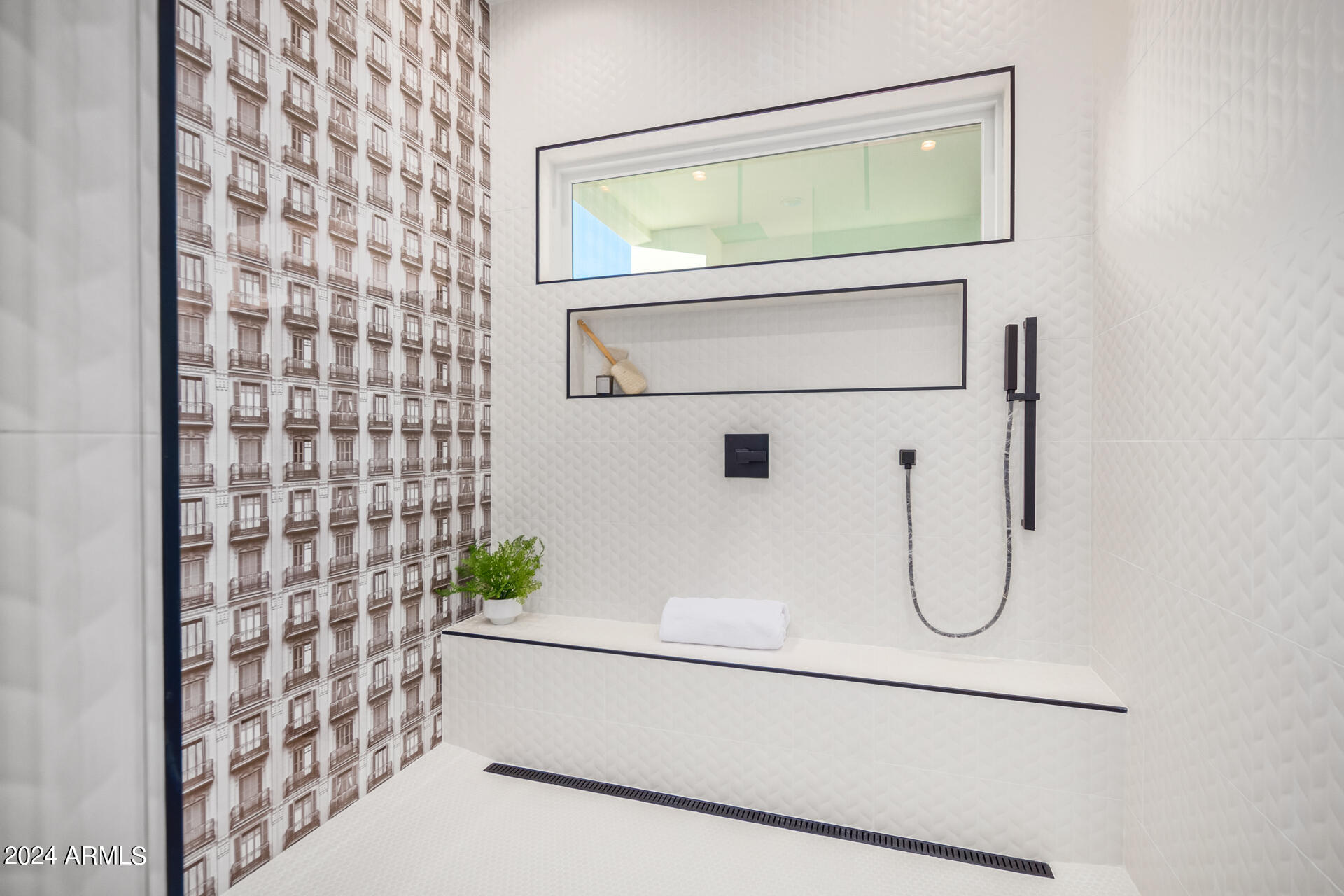 1910 E SOUTH MOUNTAIN Avenue