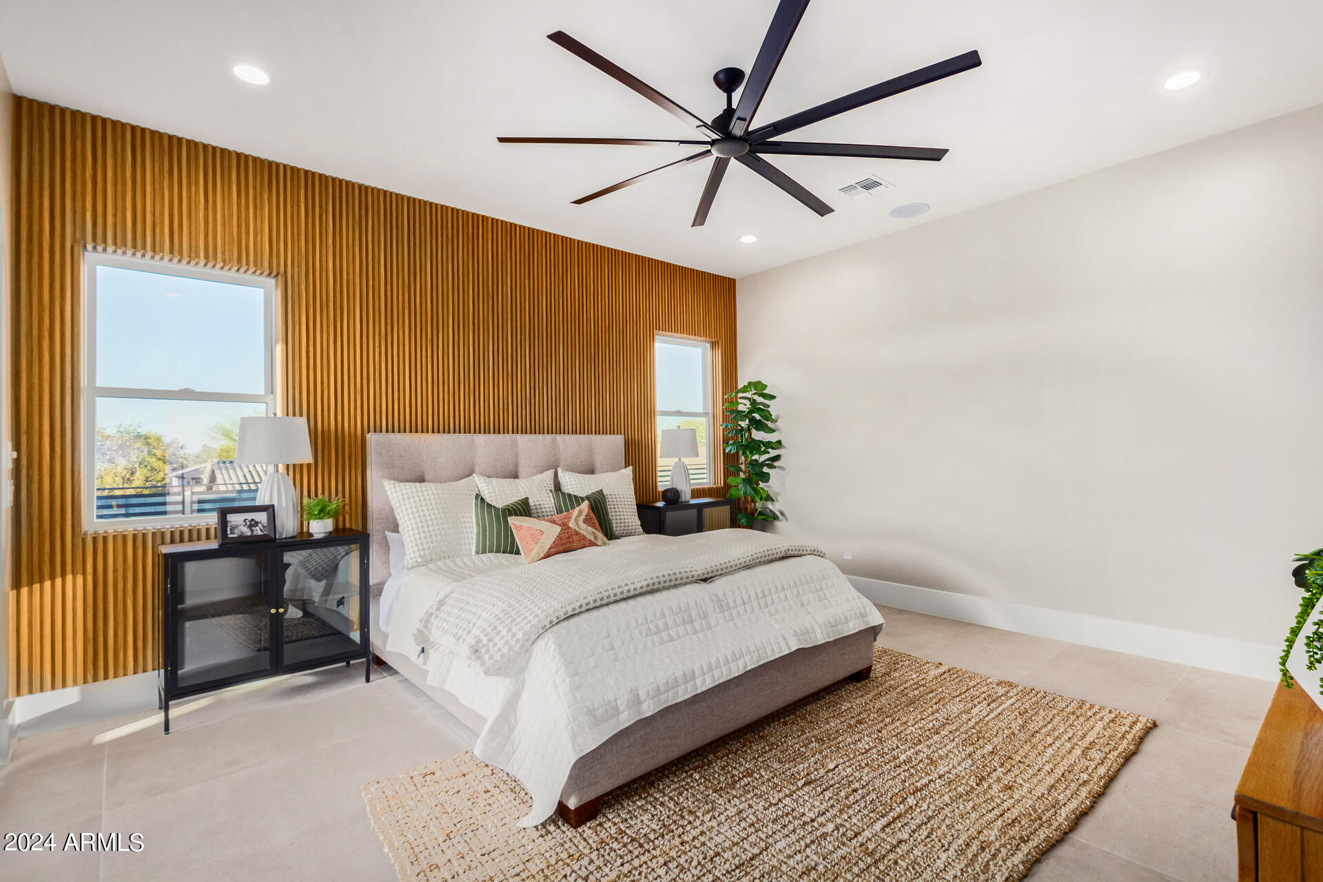 1910 E SOUTH MOUNTAIN Avenue