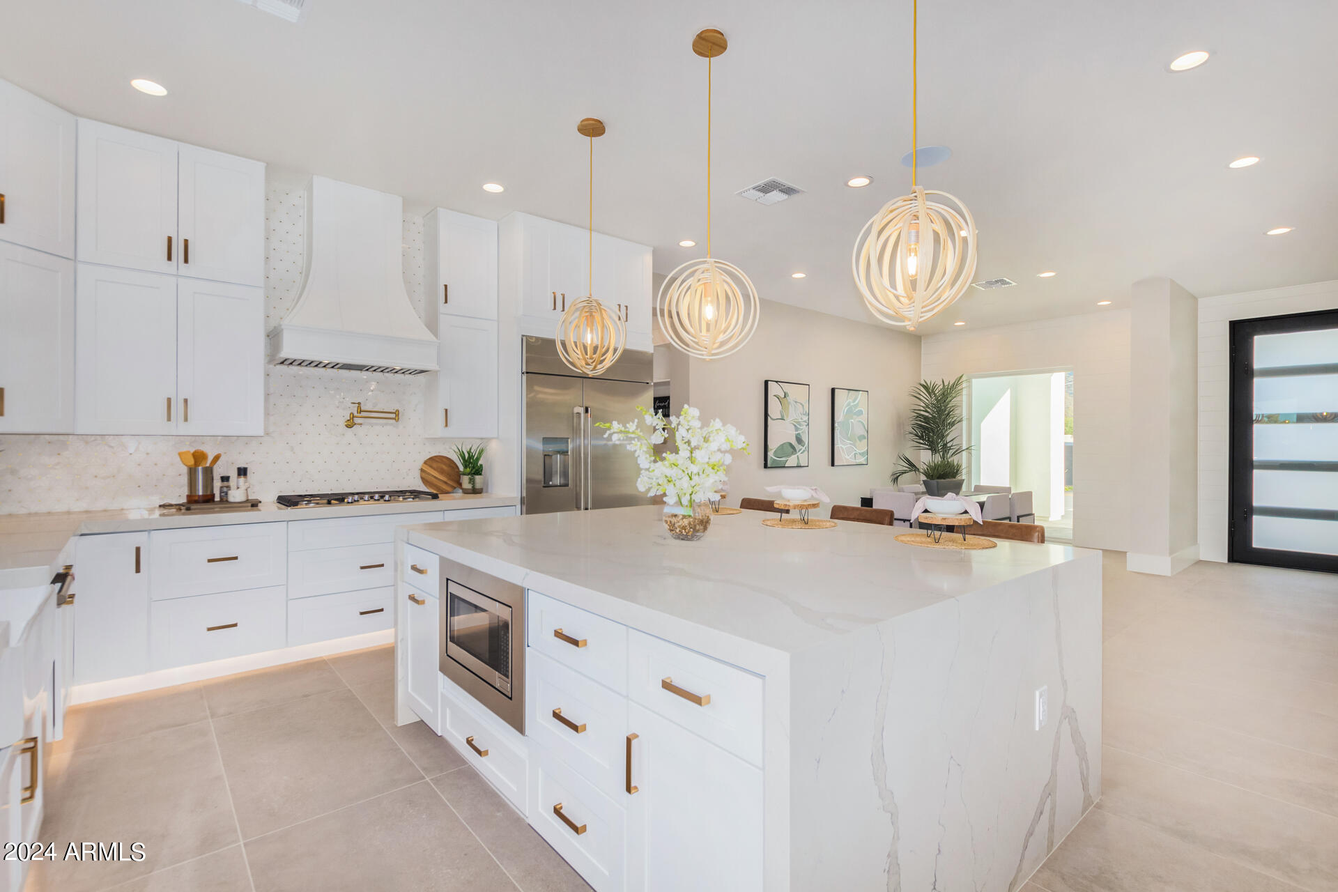 1910 E SOUTH MOUNTAIN Avenue