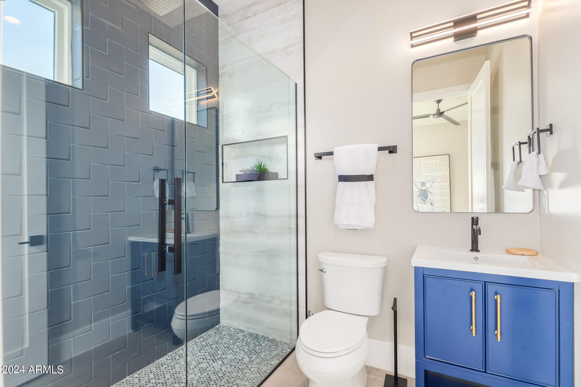 1910 E SOUTH MOUNTAIN Avenue