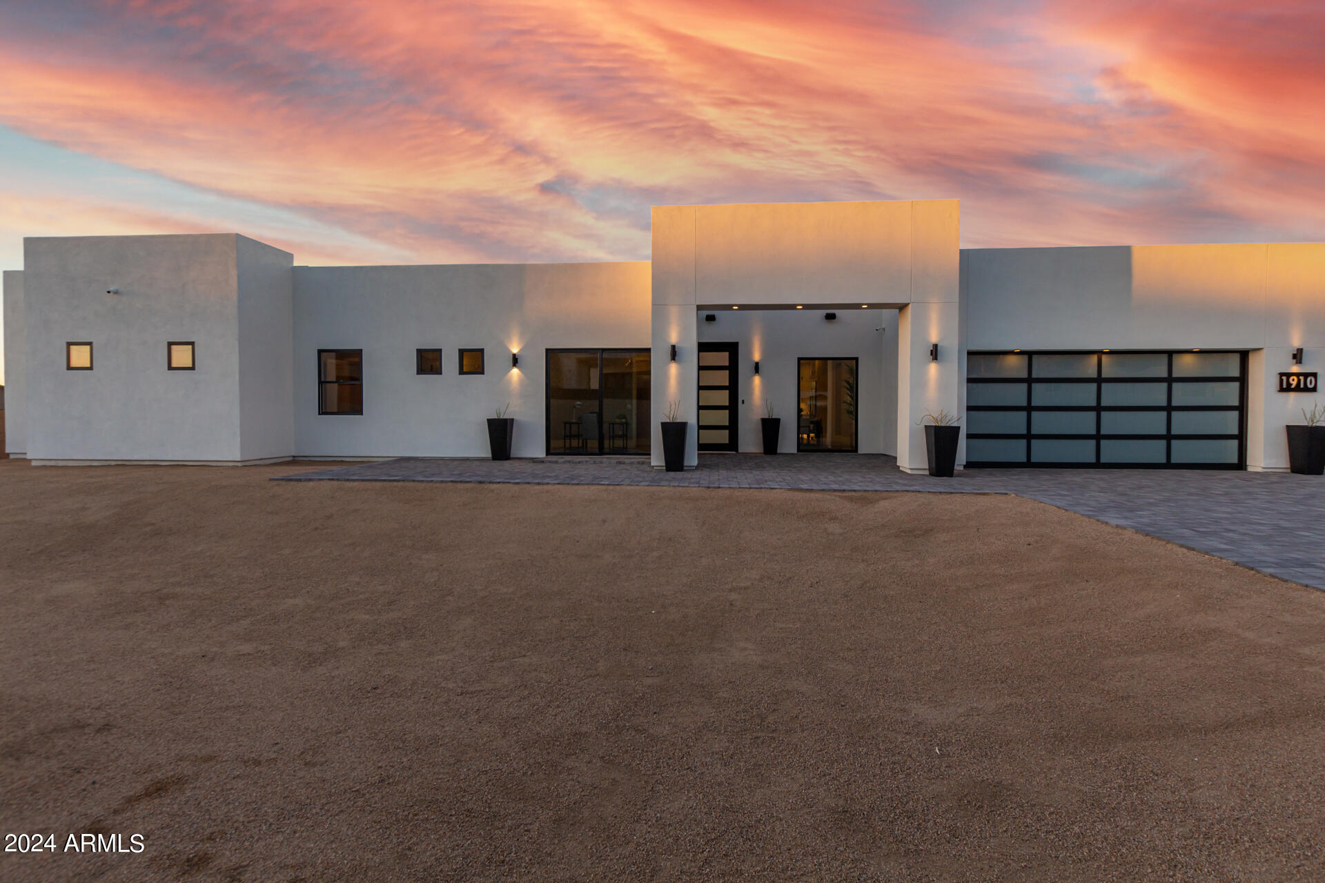 1910 E SOUTH MOUNTAIN Avenue