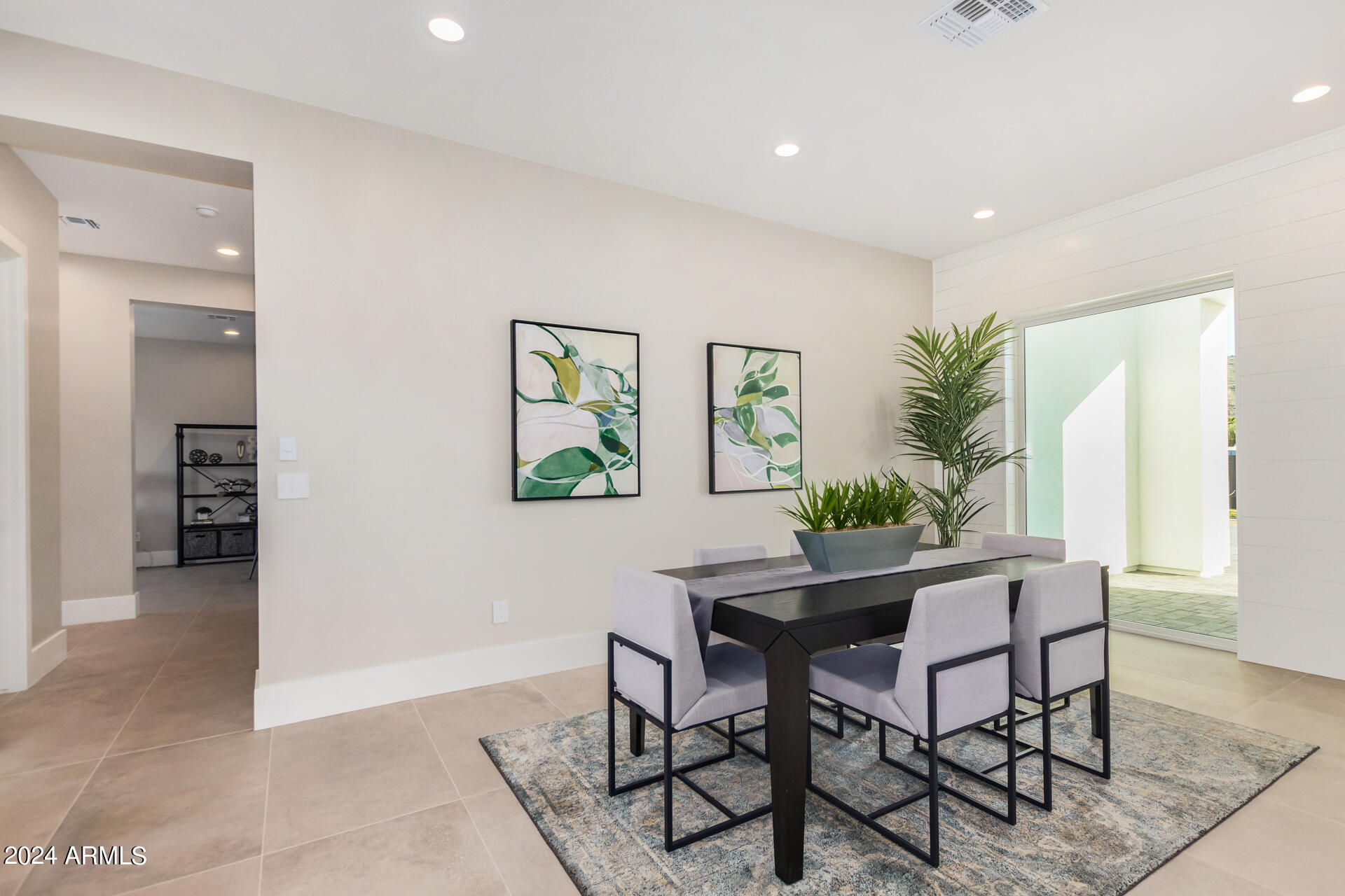 1910 E SOUTH MOUNTAIN Avenue