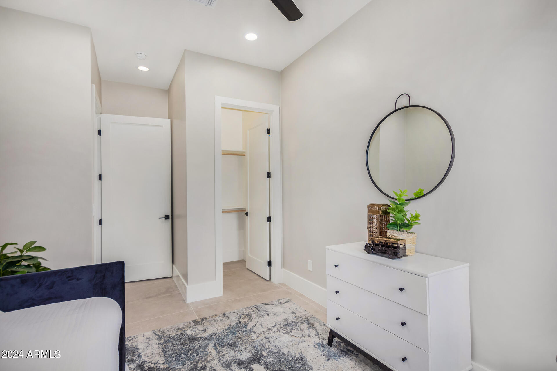 1910 E SOUTH MOUNTAIN Avenue