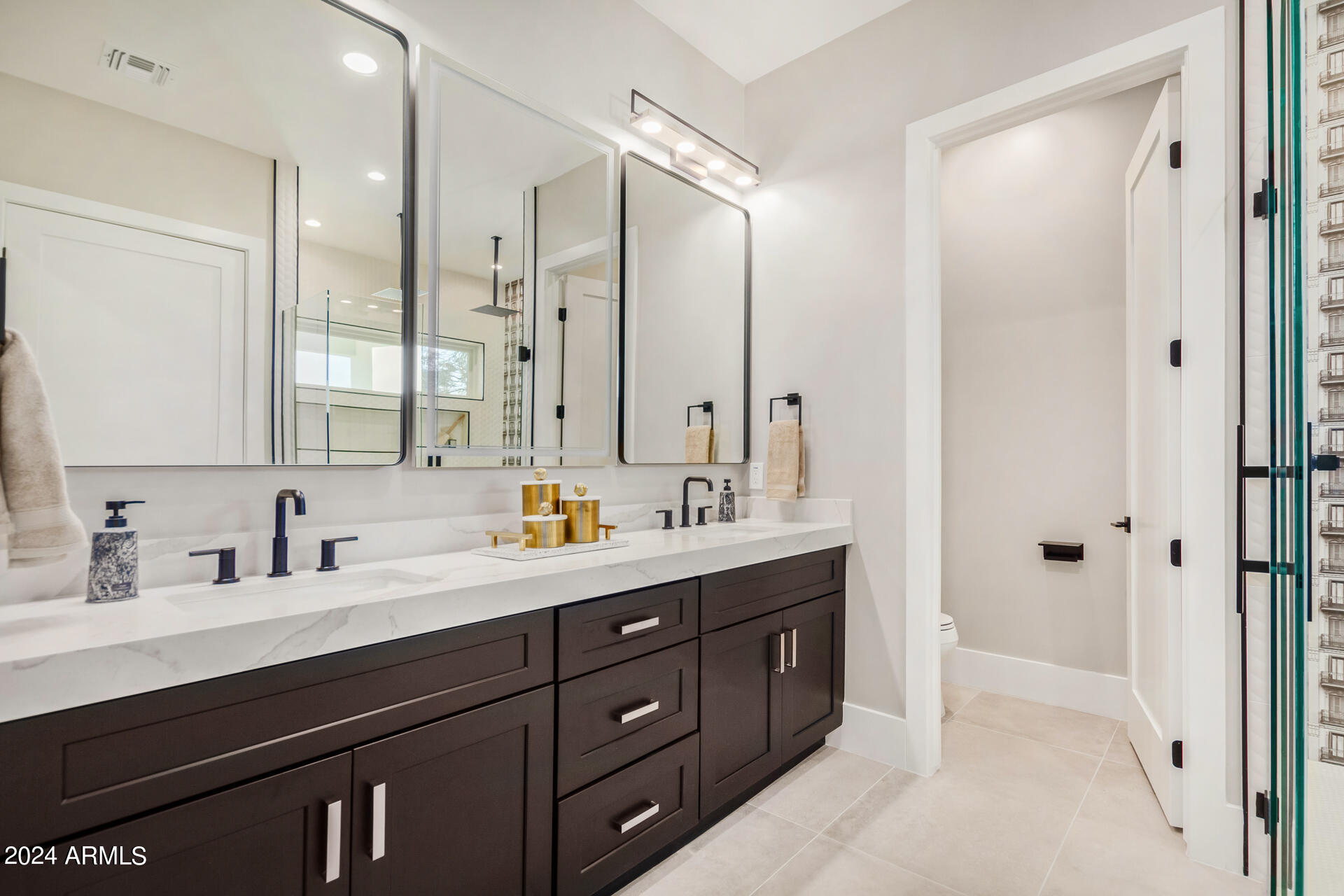 1910 E SOUTH MOUNTAIN Avenue