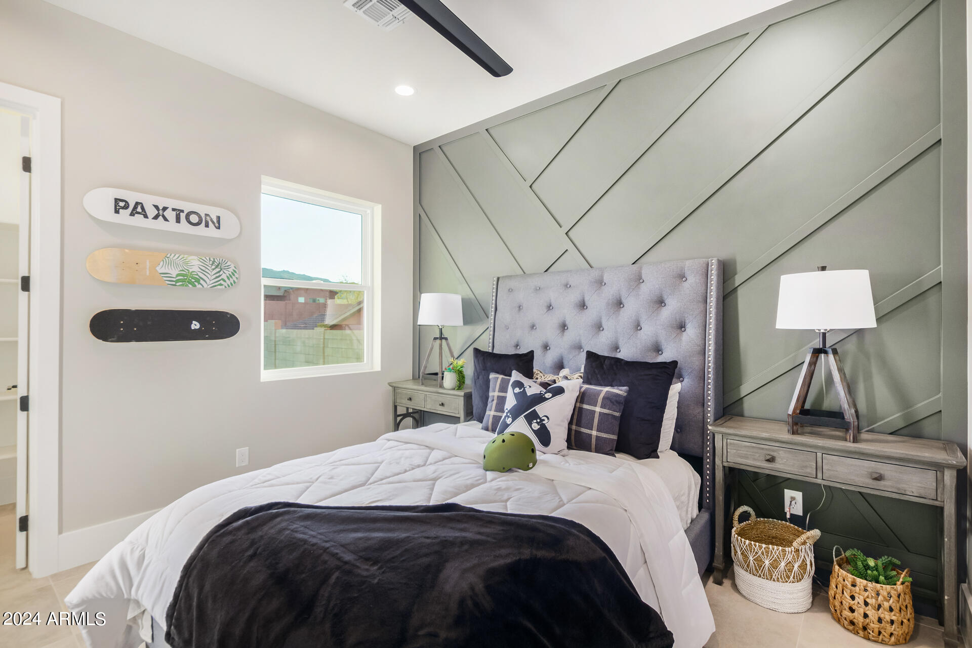 1910 E SOUTH MOUNTAIN Avenue