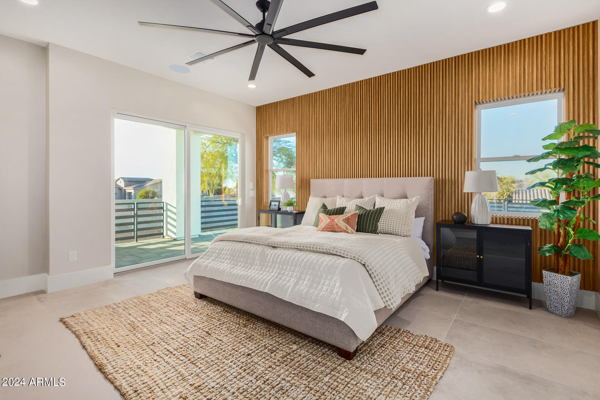 1910 E SOUTH MOUNTAIN Avenue