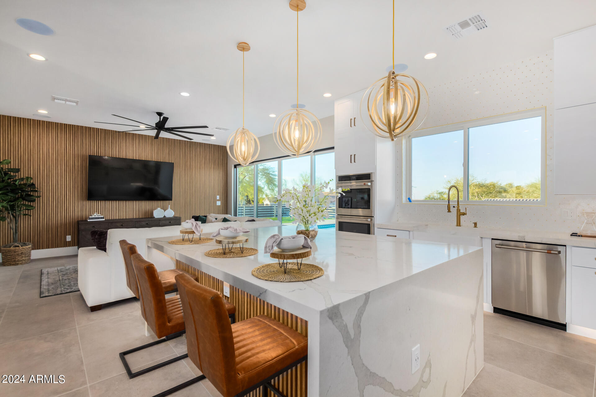 1910 E SOUTH MOUNTAIN Avenue