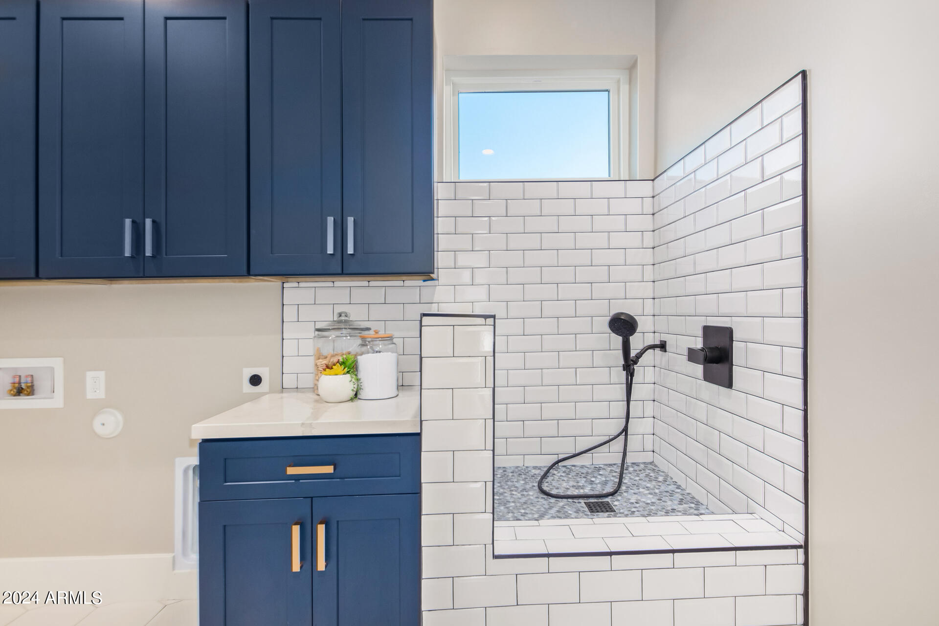 1910 E SOUTH MOUNTAIN Avenue