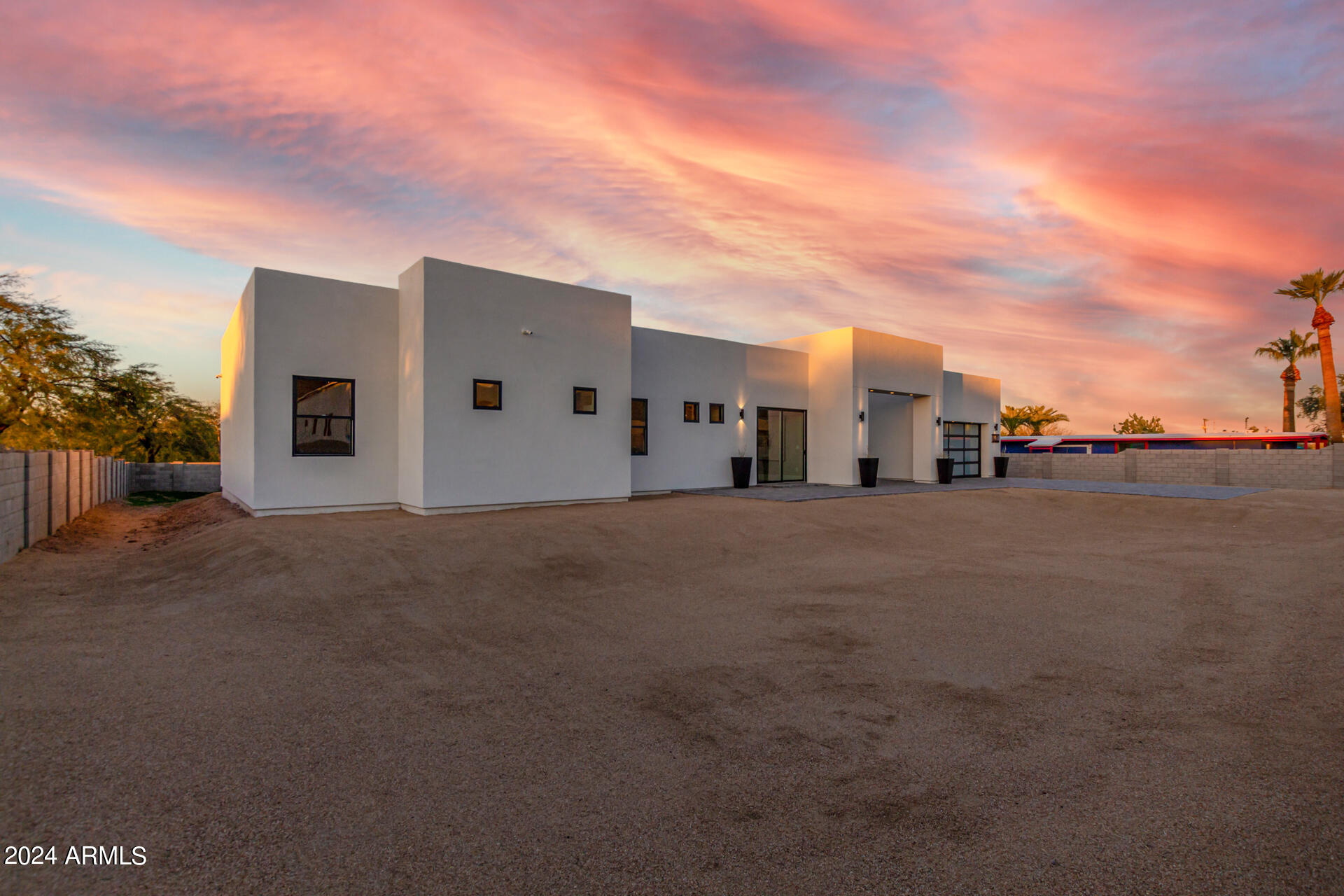 1910 E SOUTH MOUNTAIN Avenue