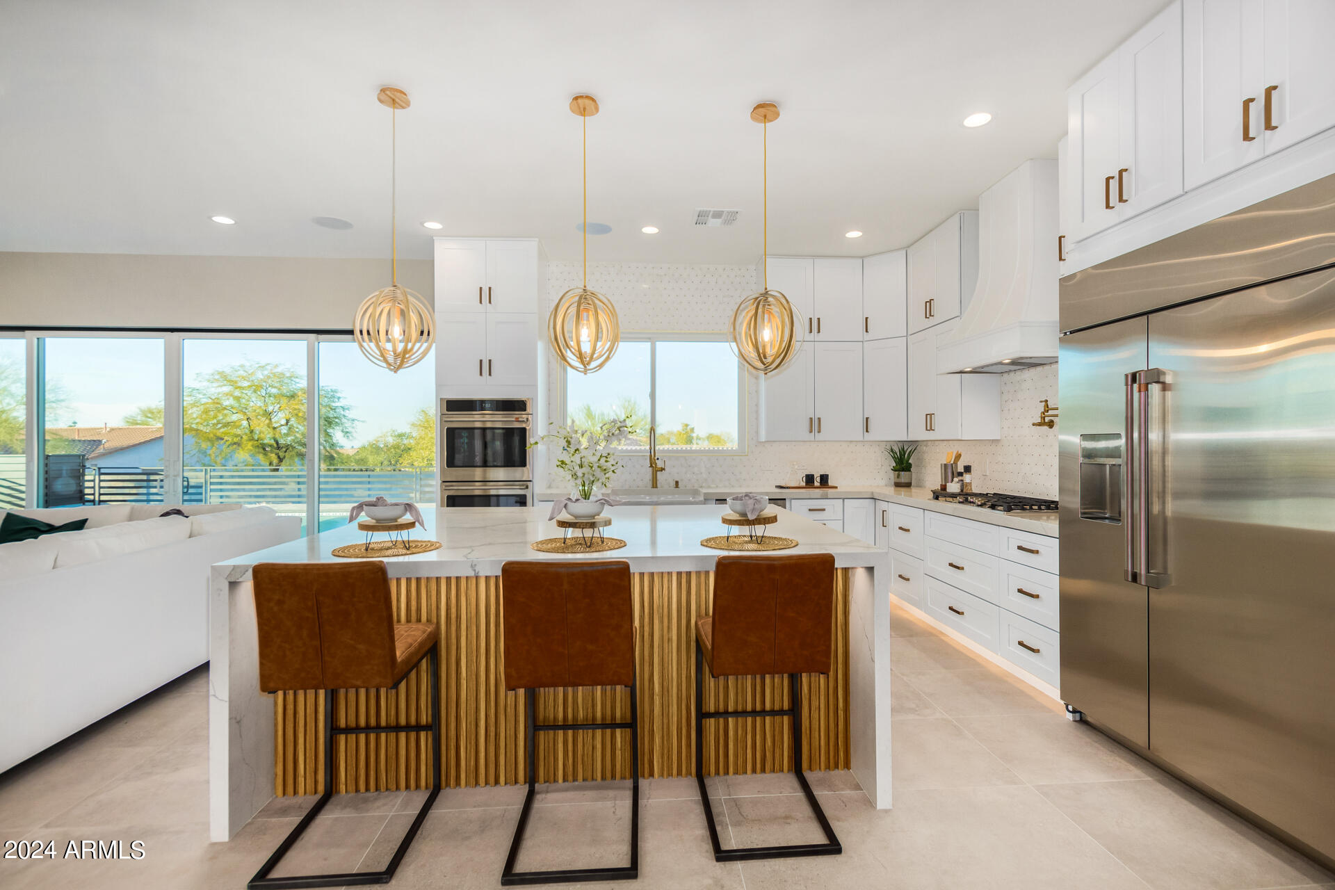 1910 E SOUTH MOUNTAIN Avenue