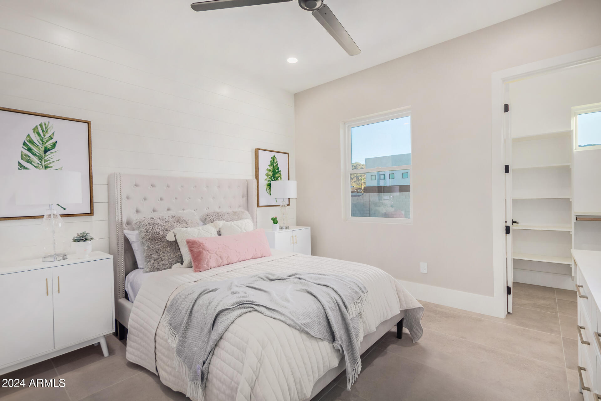 1910 E SOUTH MOUNTAIN Avenue