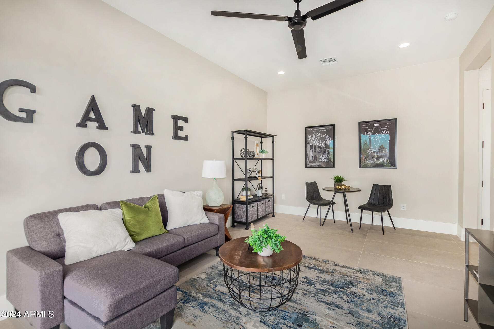 1910 E SOUTH MOUNTAIN Avenue