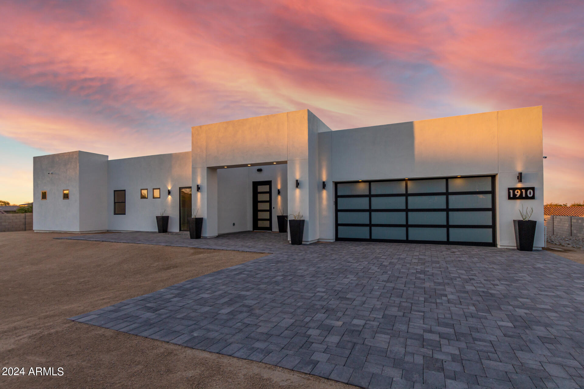 1910 E SOUTH MOUNTAIN Avenue