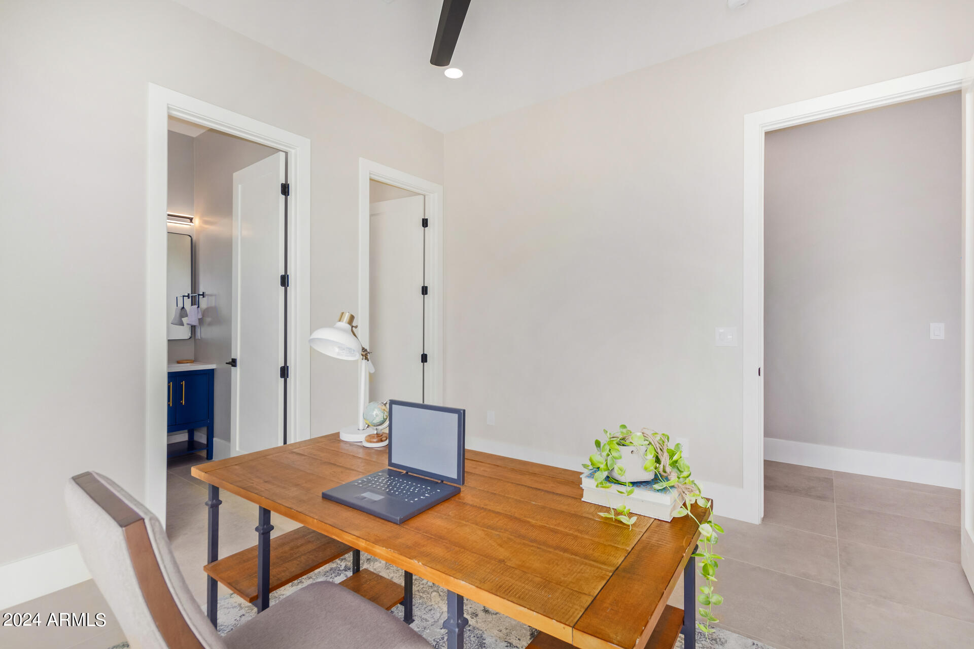 1910 E SOUTH MOUNTAIN Avenue