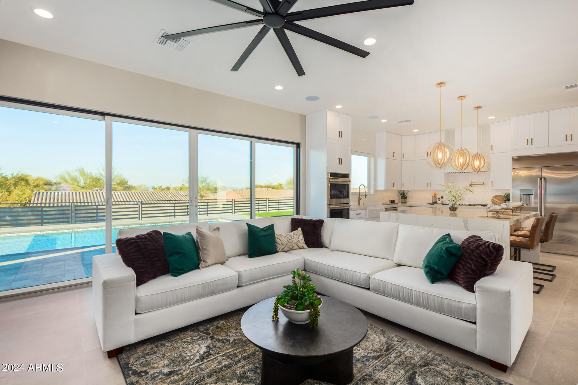 1910 E SOUTH MOUNTAIN Avenue