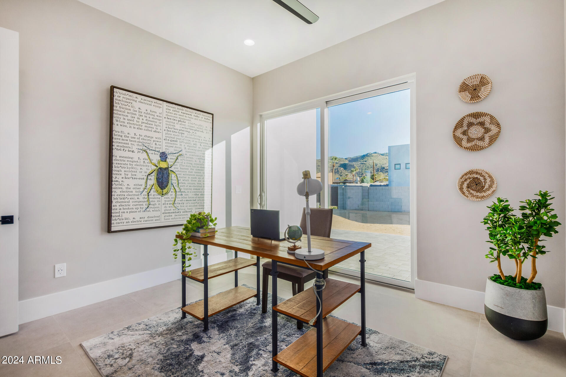 1910 E SOUTH MOUNTAIN Avenue