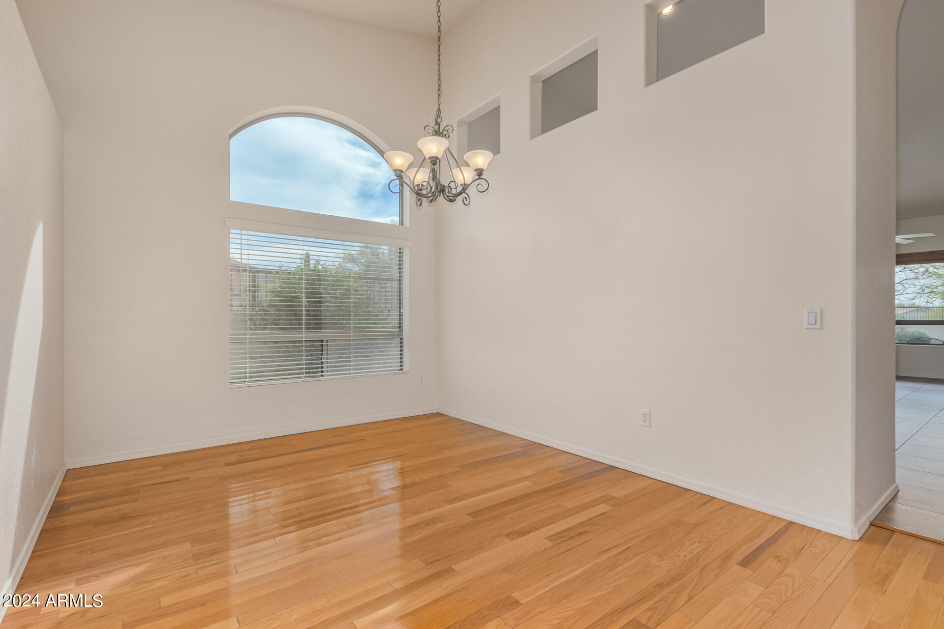 7761 E WESTERN HILLS Street