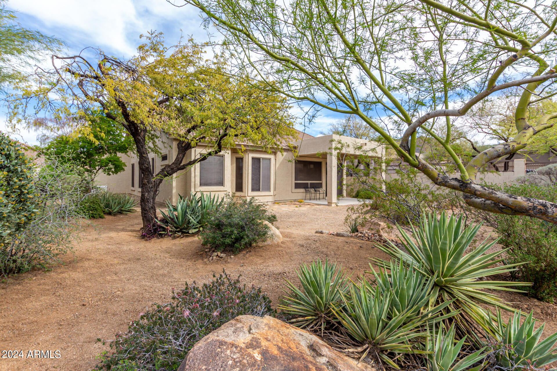 7761 E WESTERN HILLS Street