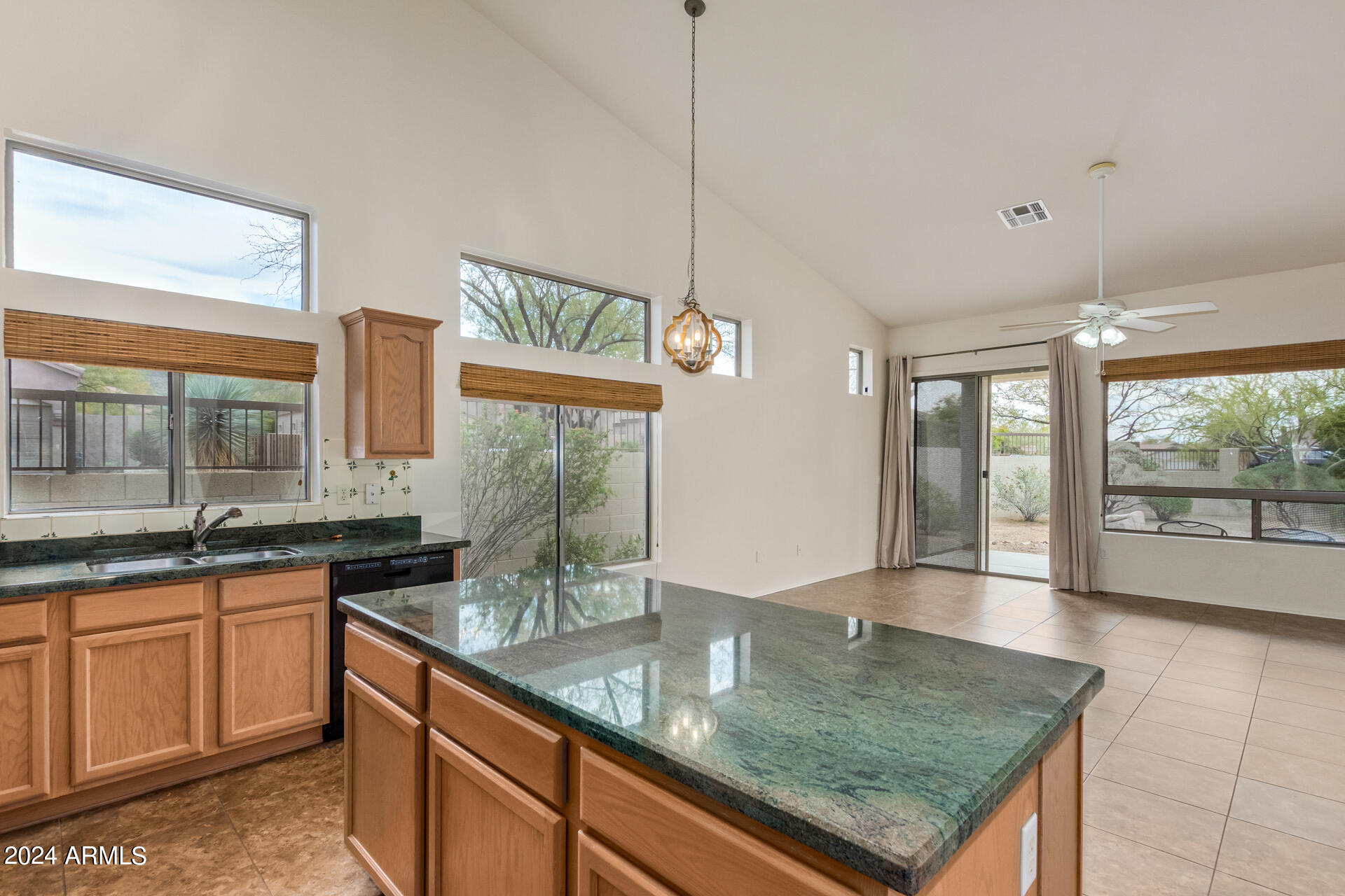 7761 E WESTERN HILLS Street