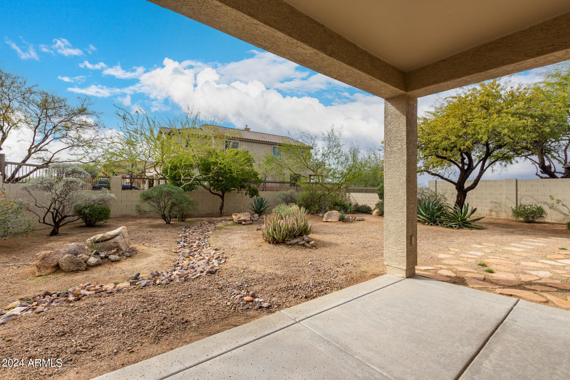 7761 E WESTERN HILLS Street