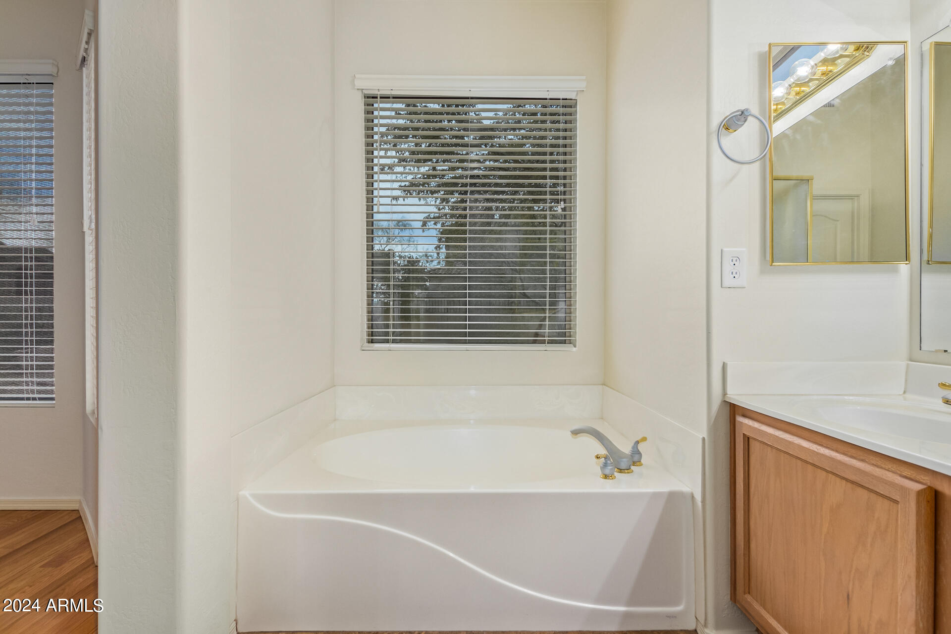 7761 E WESTERN HILLS Street