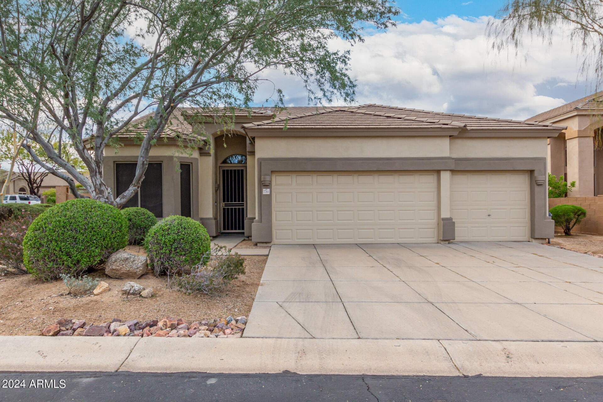 7761 E WESTERN HILLS Street