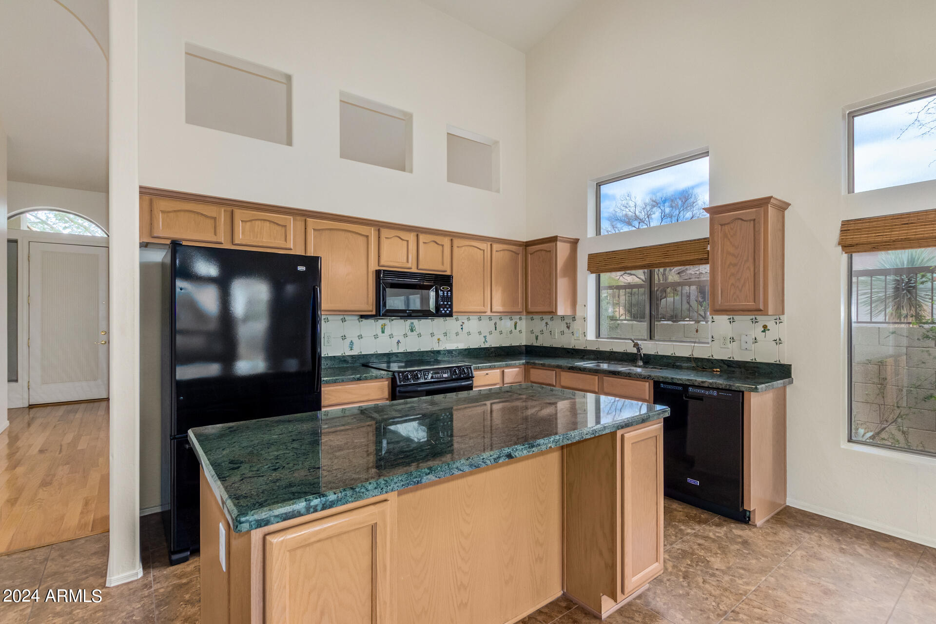 7761 E WESTERN HILLS Street