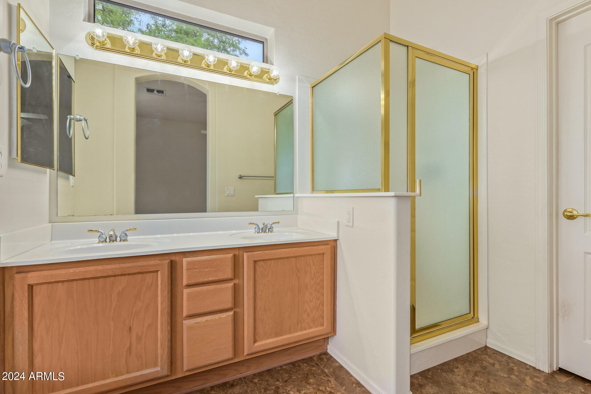 7761 E WESTERN HILLS Street