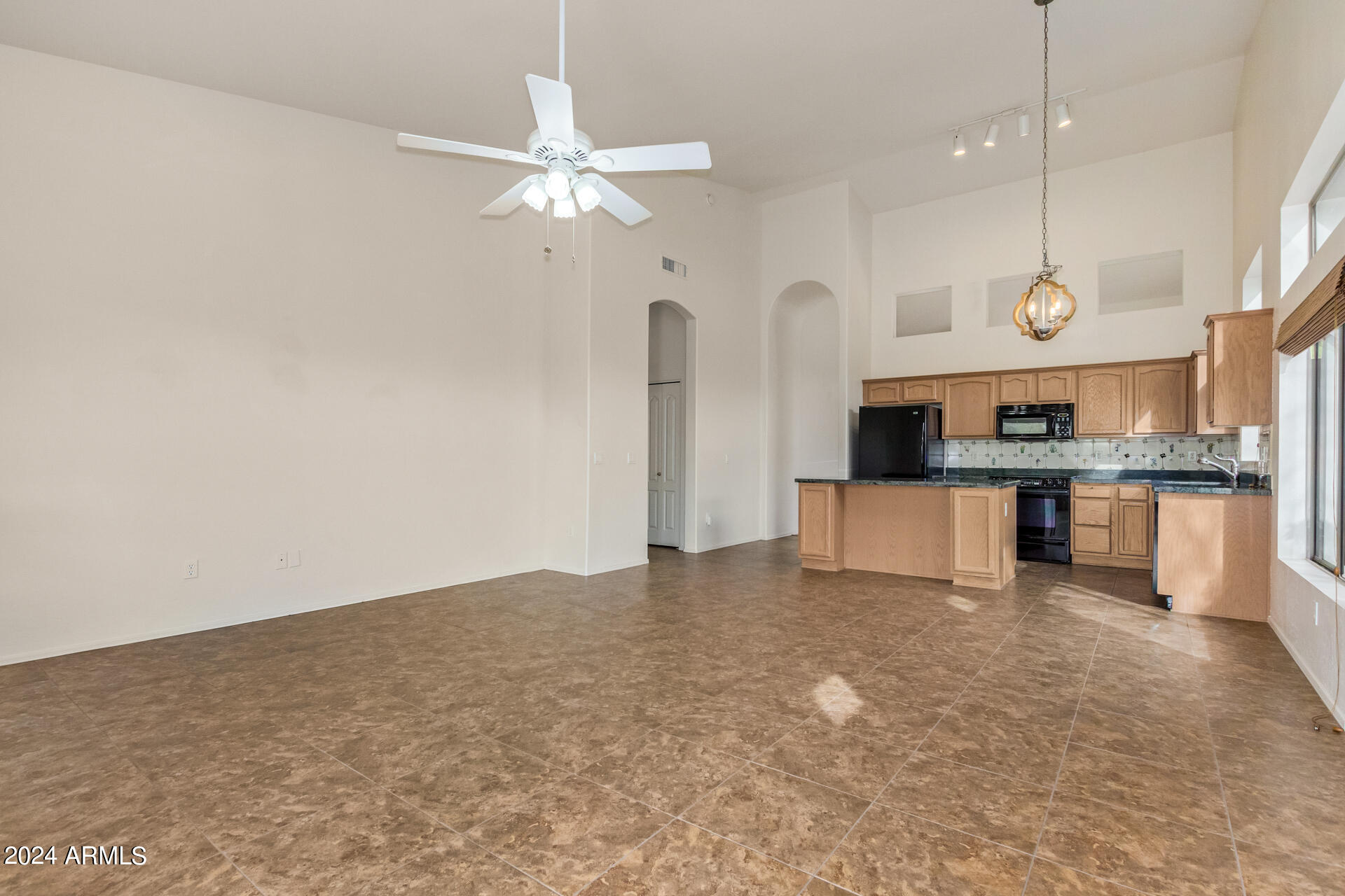 7761 E WESTERN HILLS Street