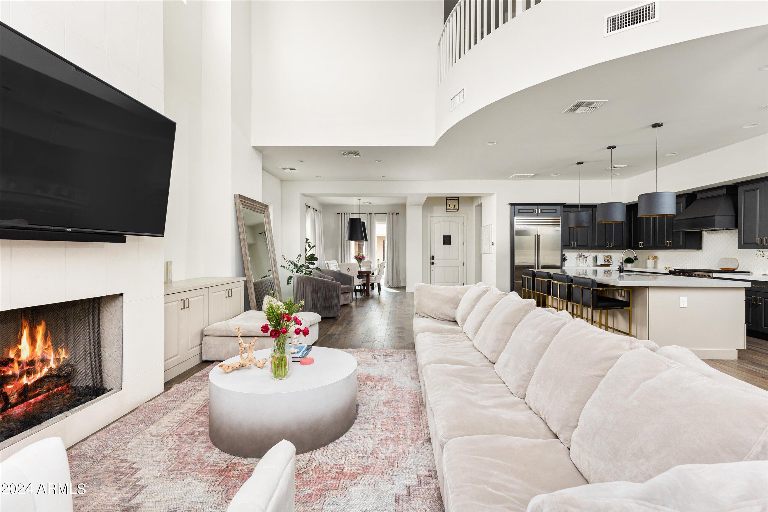 3918 E CRITTENDEN Lane