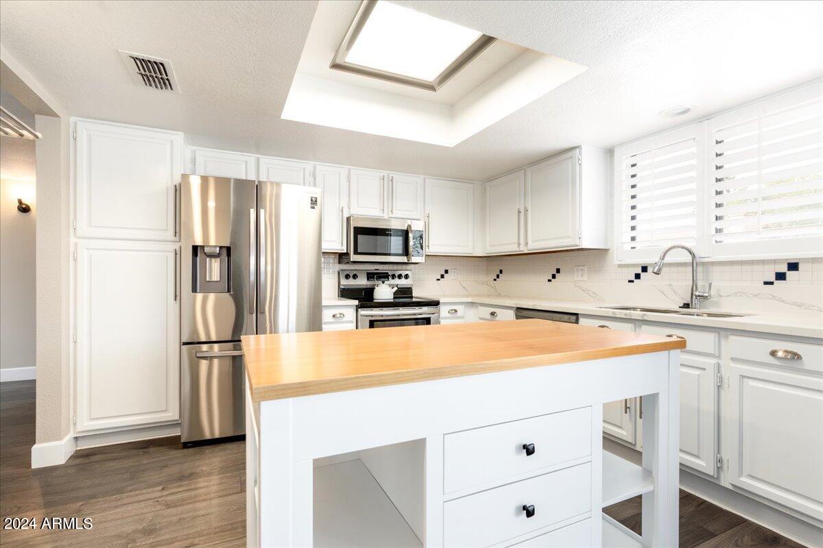 1214 W SEA CREST Drive