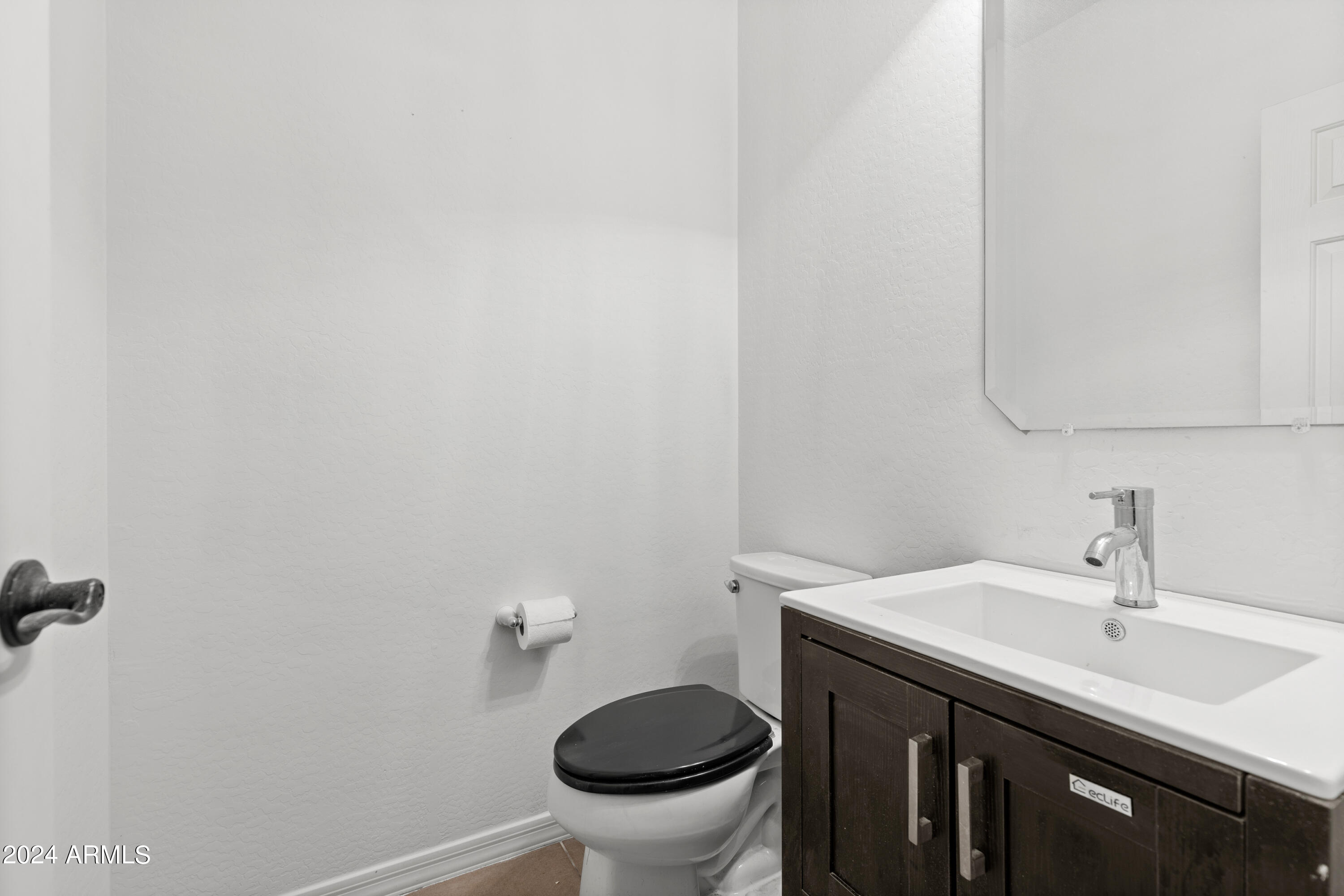 522 W HONEY LOCUST Avenue