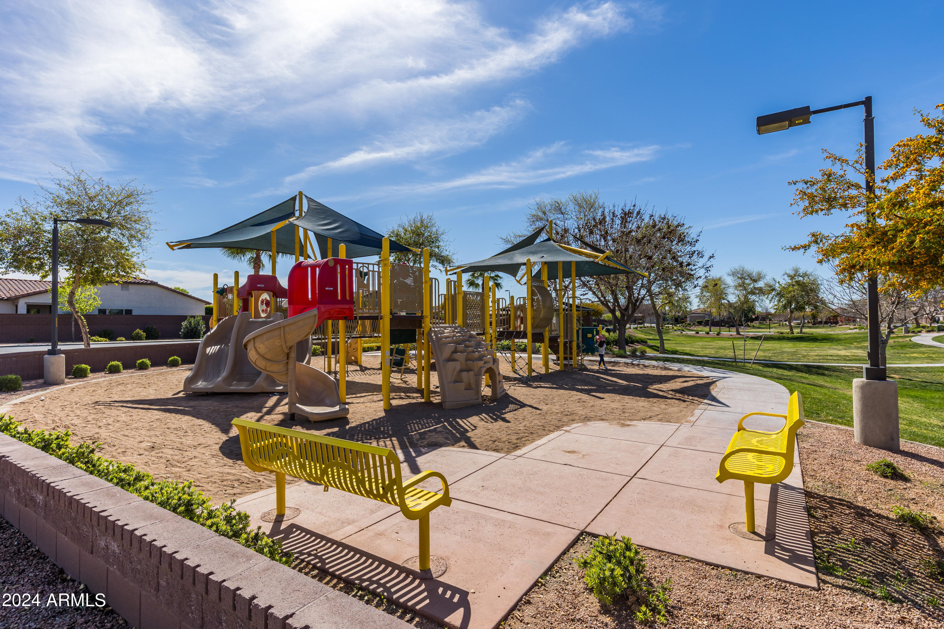 522 W HONEY LOCUST Avenue