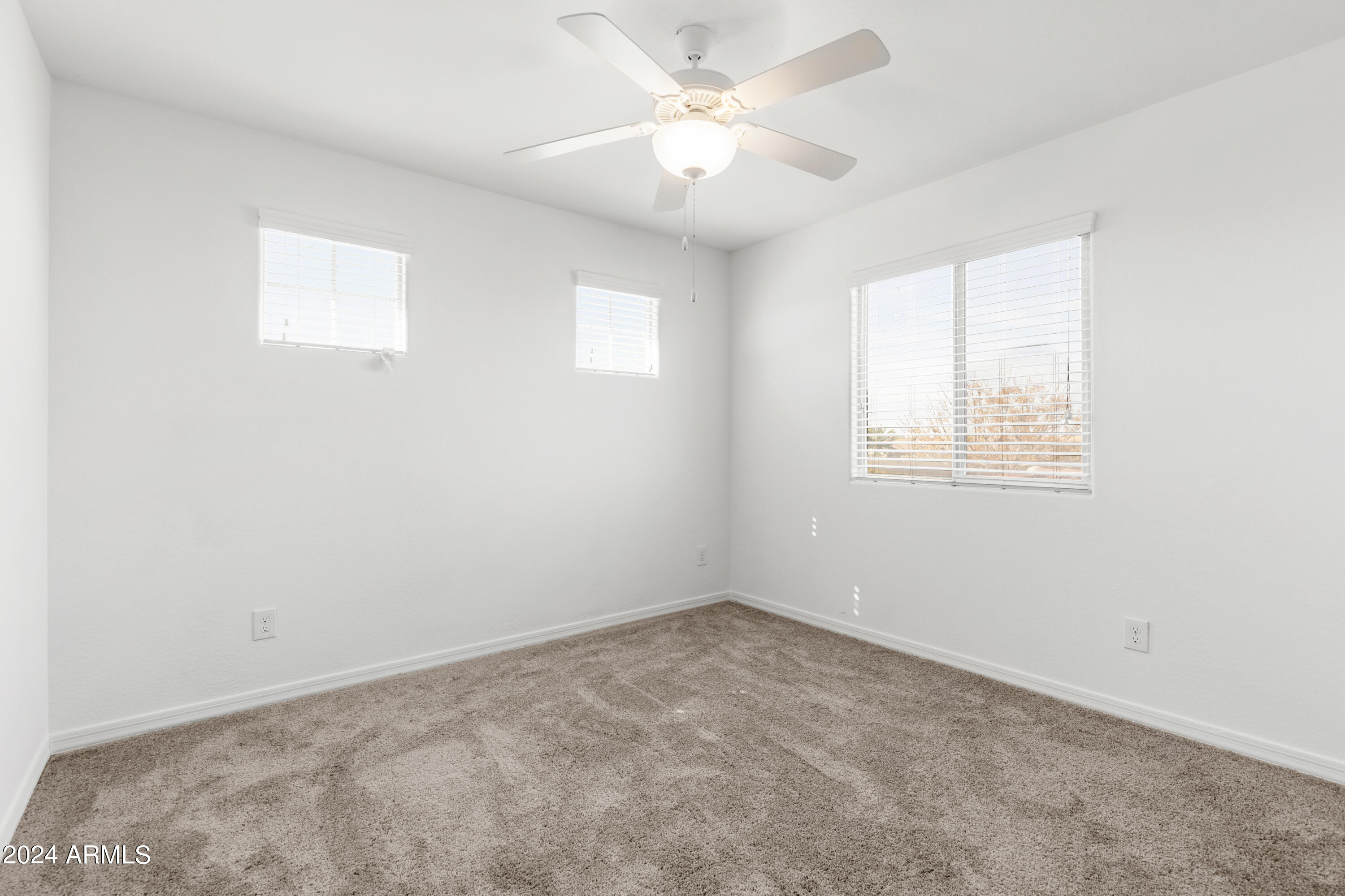 522 W HONEY LOCUST Avenue