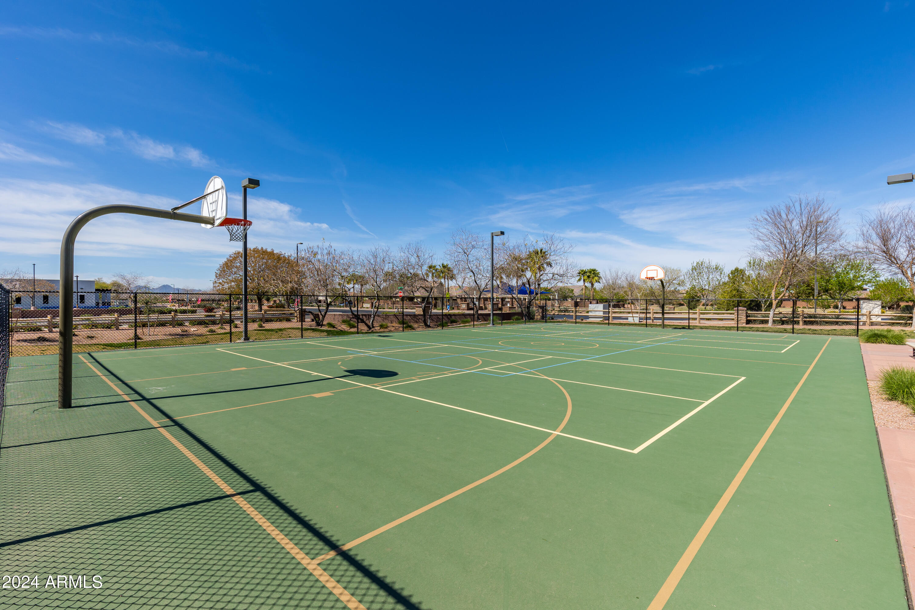 522 W HONEY LOCUST Avenue