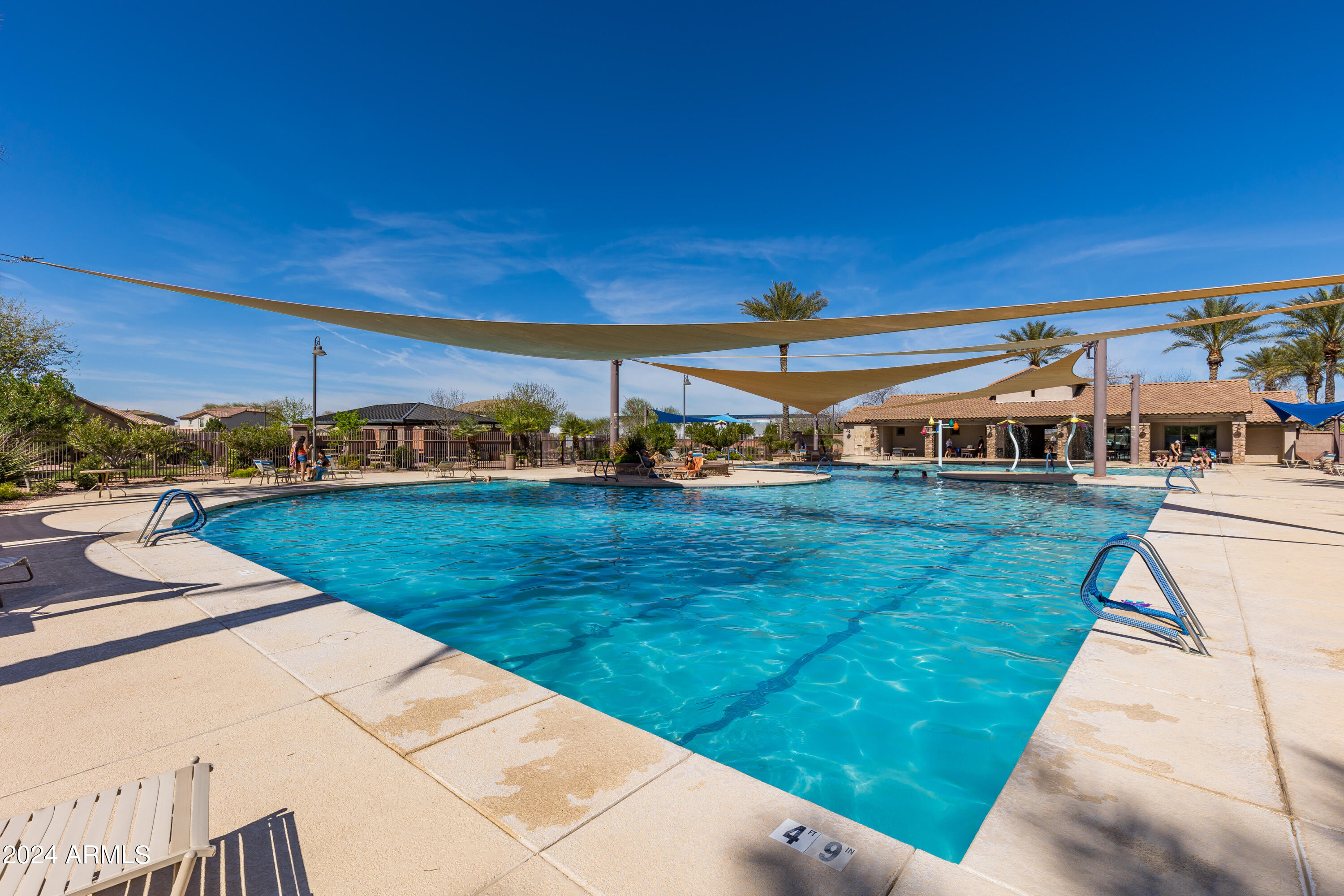 522 W HONEY LOCUST Avenue