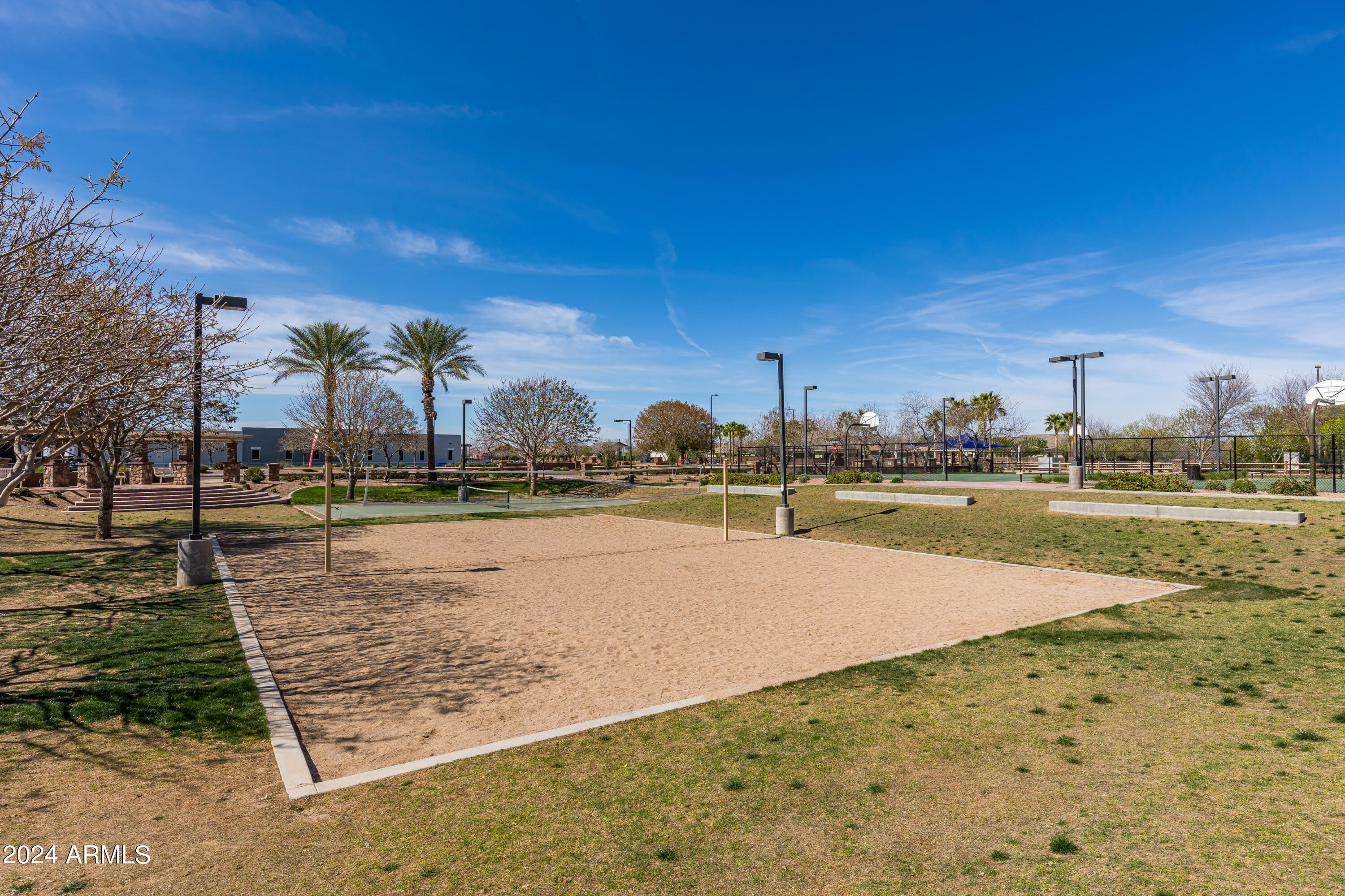 522 W HONEY LOCUST Avenue