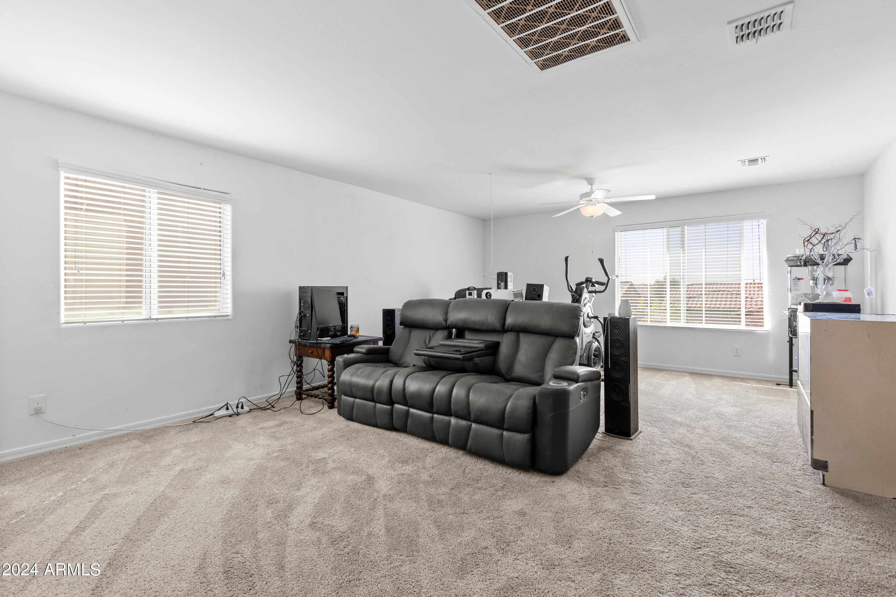 522 W HONEY LOCUST Avenue