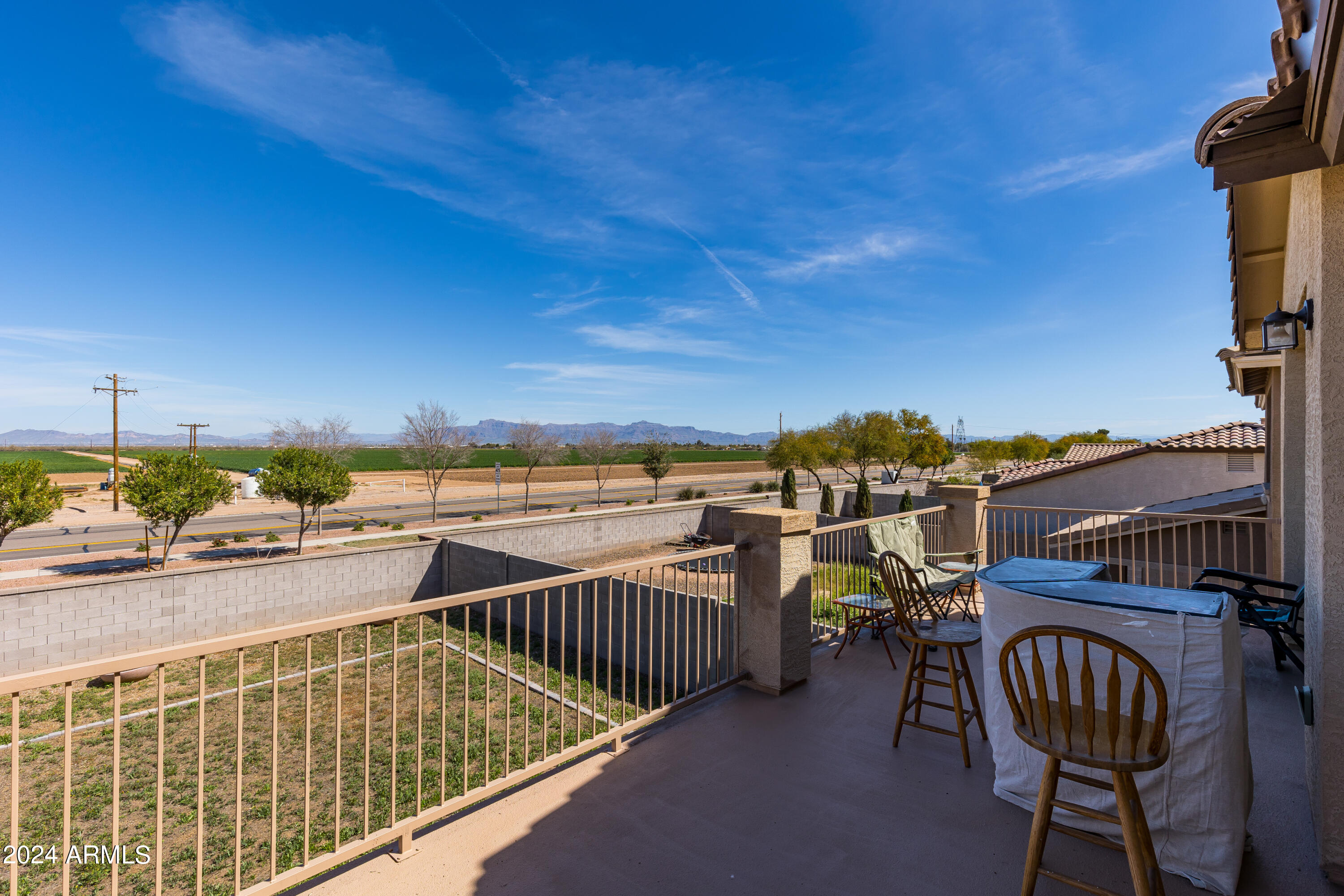 522 W HONEY LOCUST Avenue