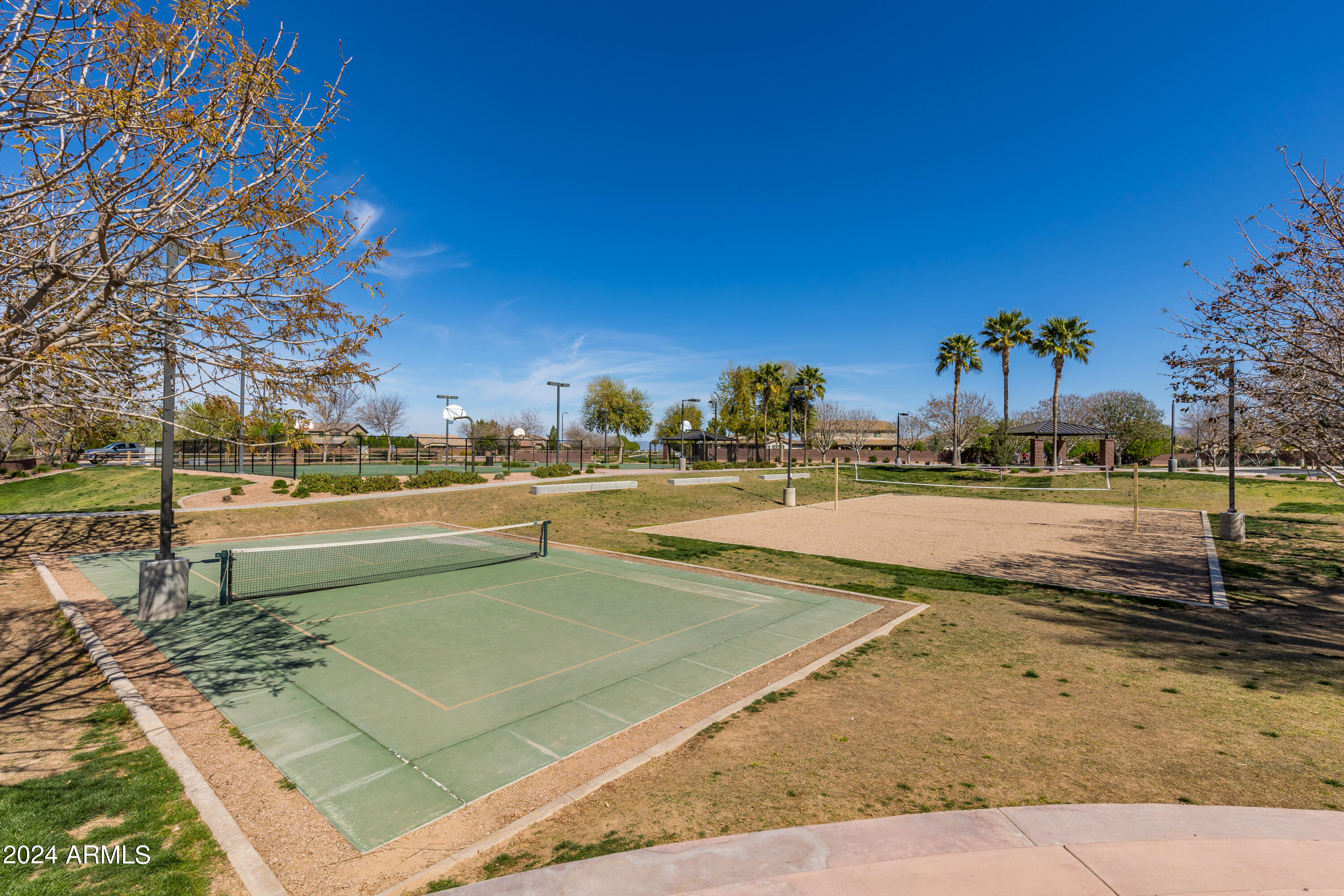 522 W HONEY LOCUST Avenue