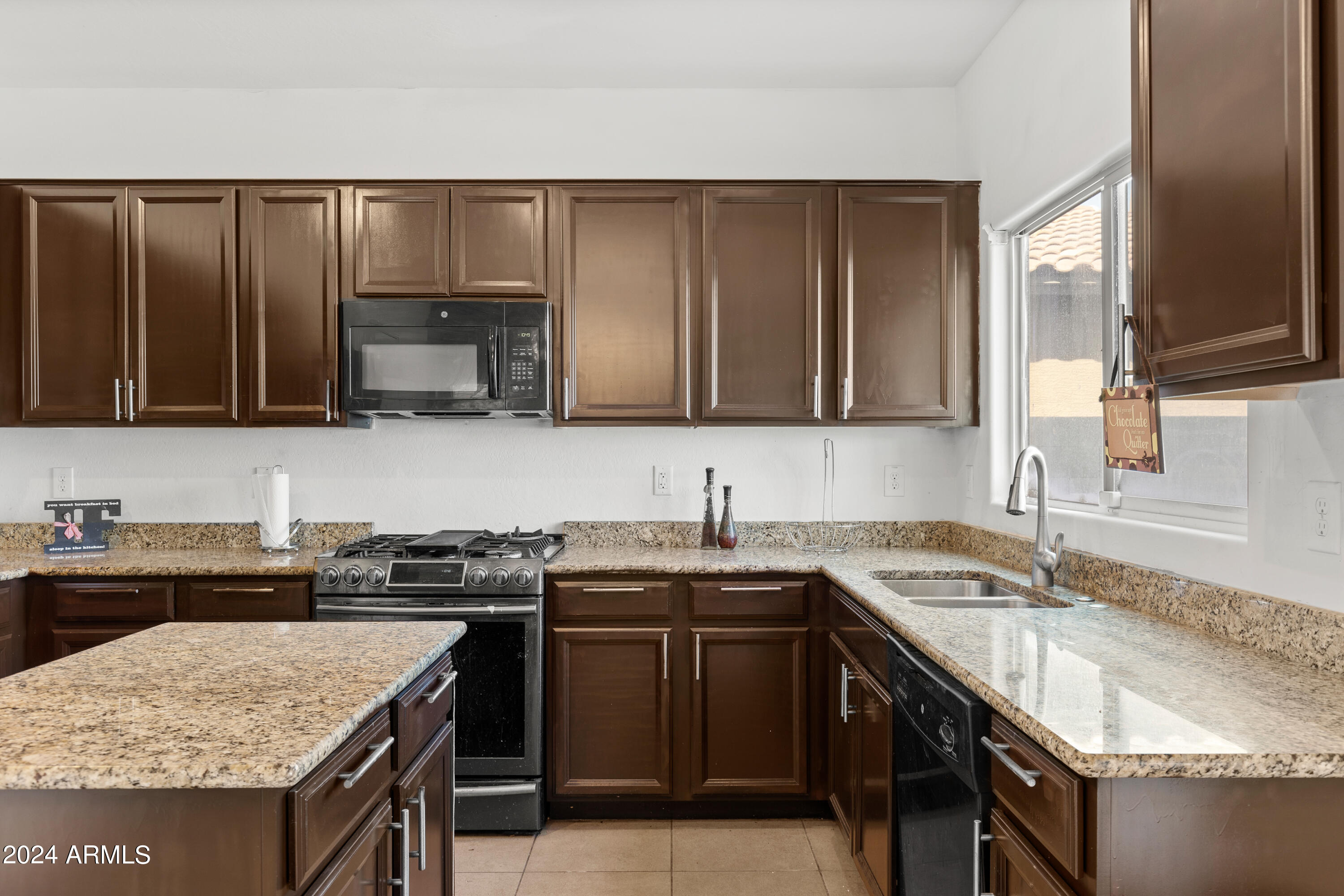 522 W HONEY LOCUST Avenue