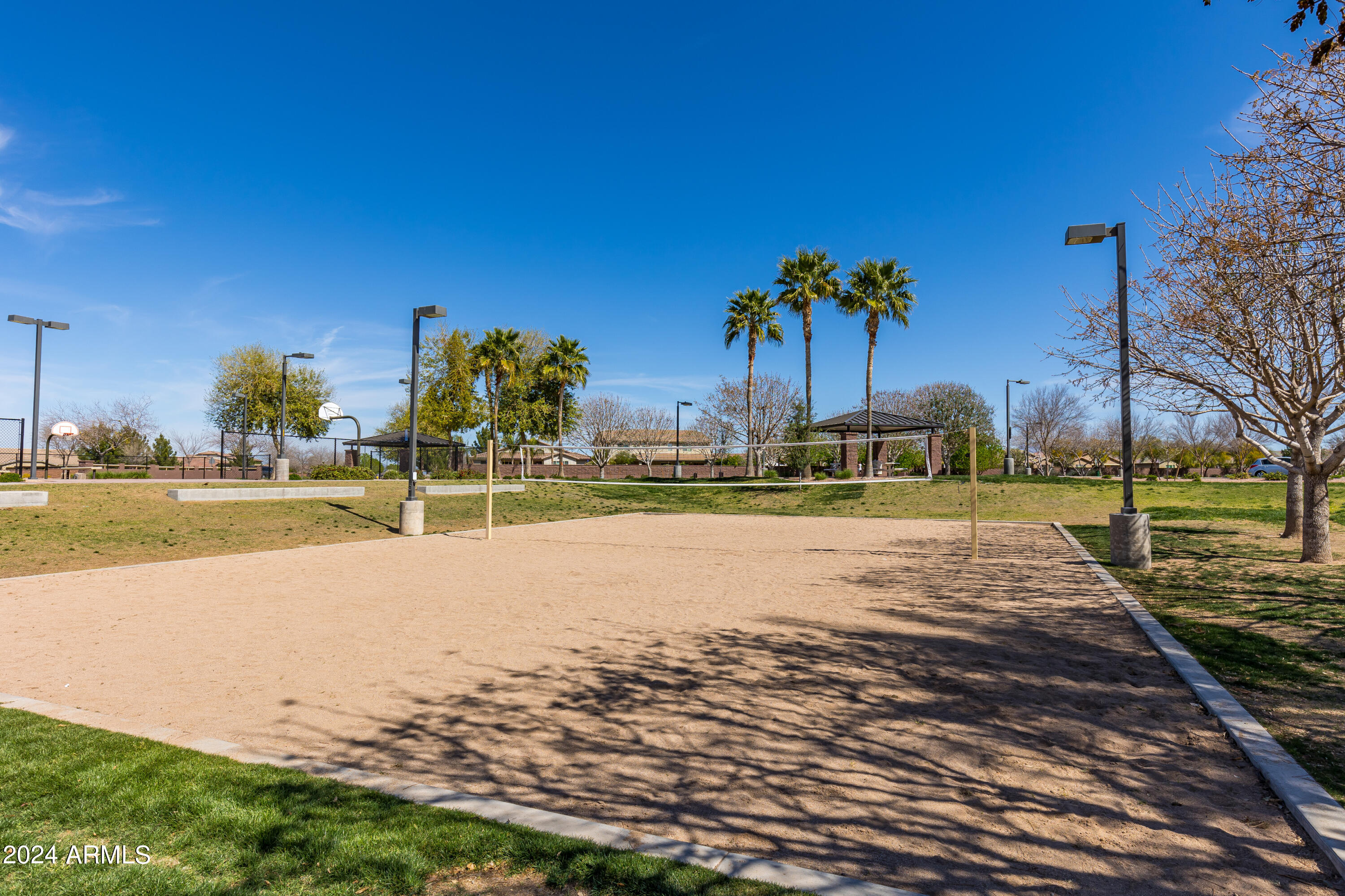 522 W HONEY LOCUST Avenue