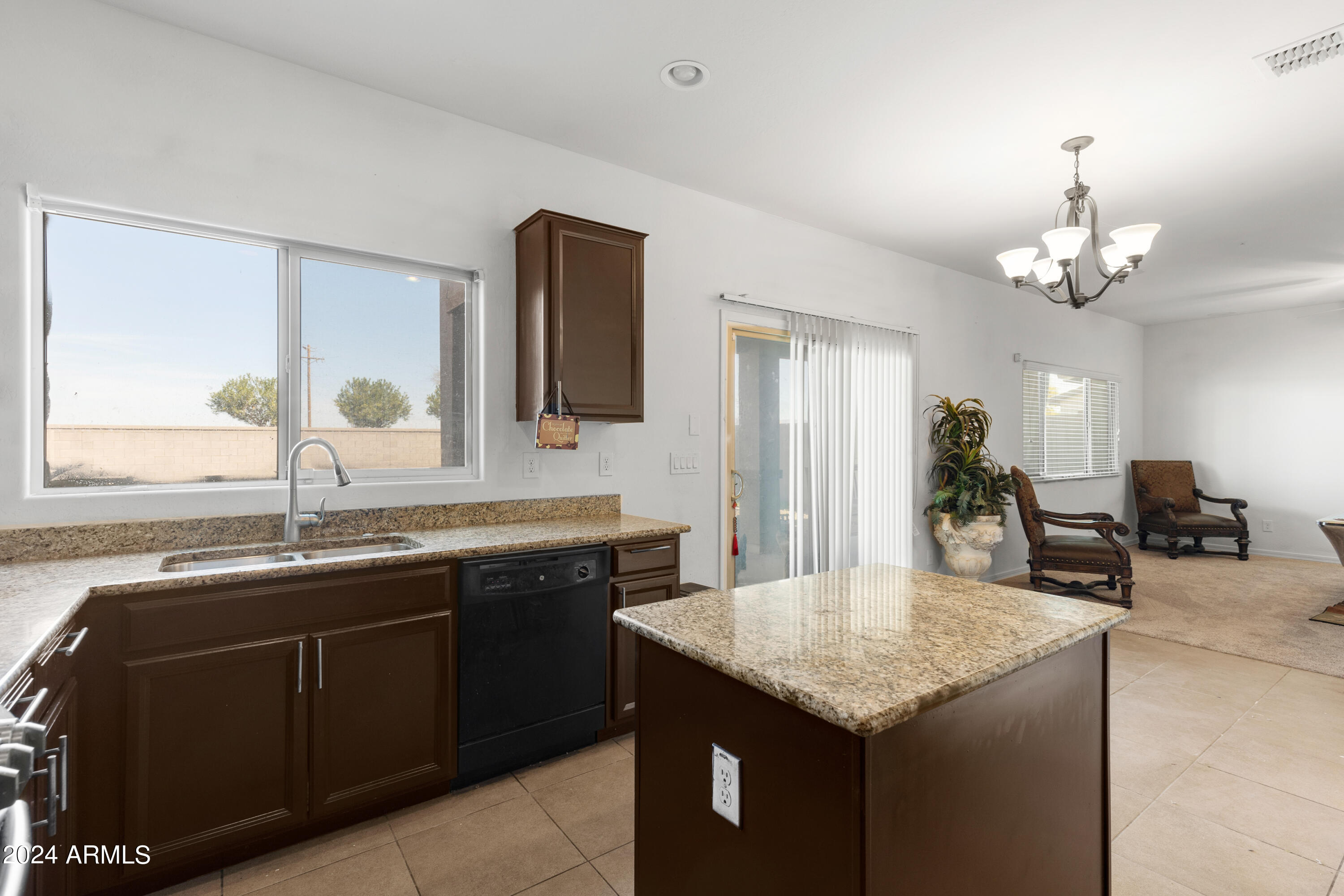 522 W HONEY LOCUST Avenue