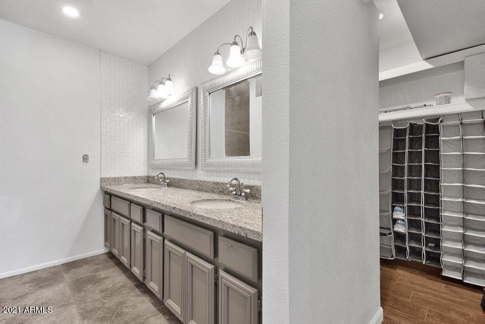 6711 E AIRE LIBRE Lane